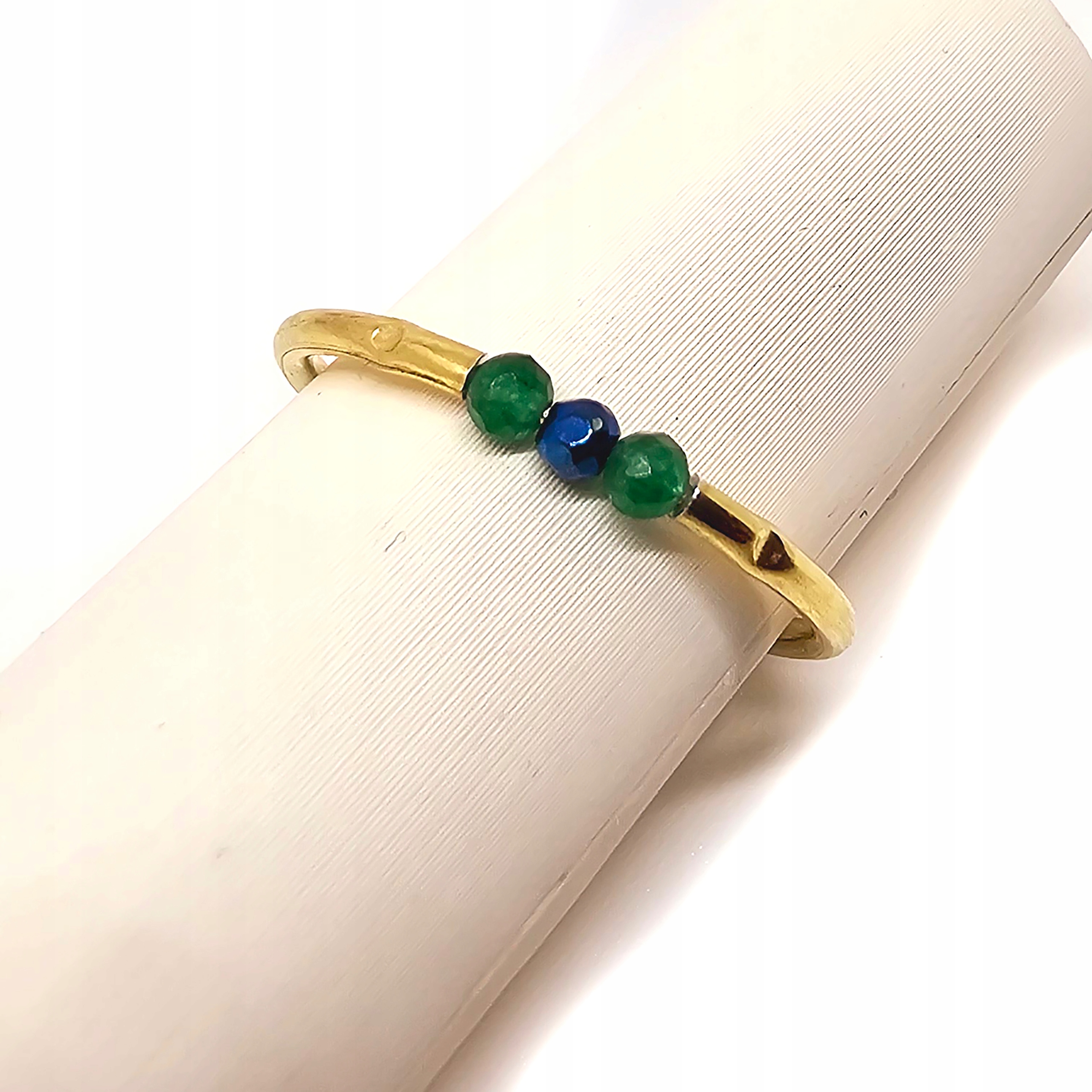 Zlatý prstýnek se smaragdem a hematitem ze zlata 585