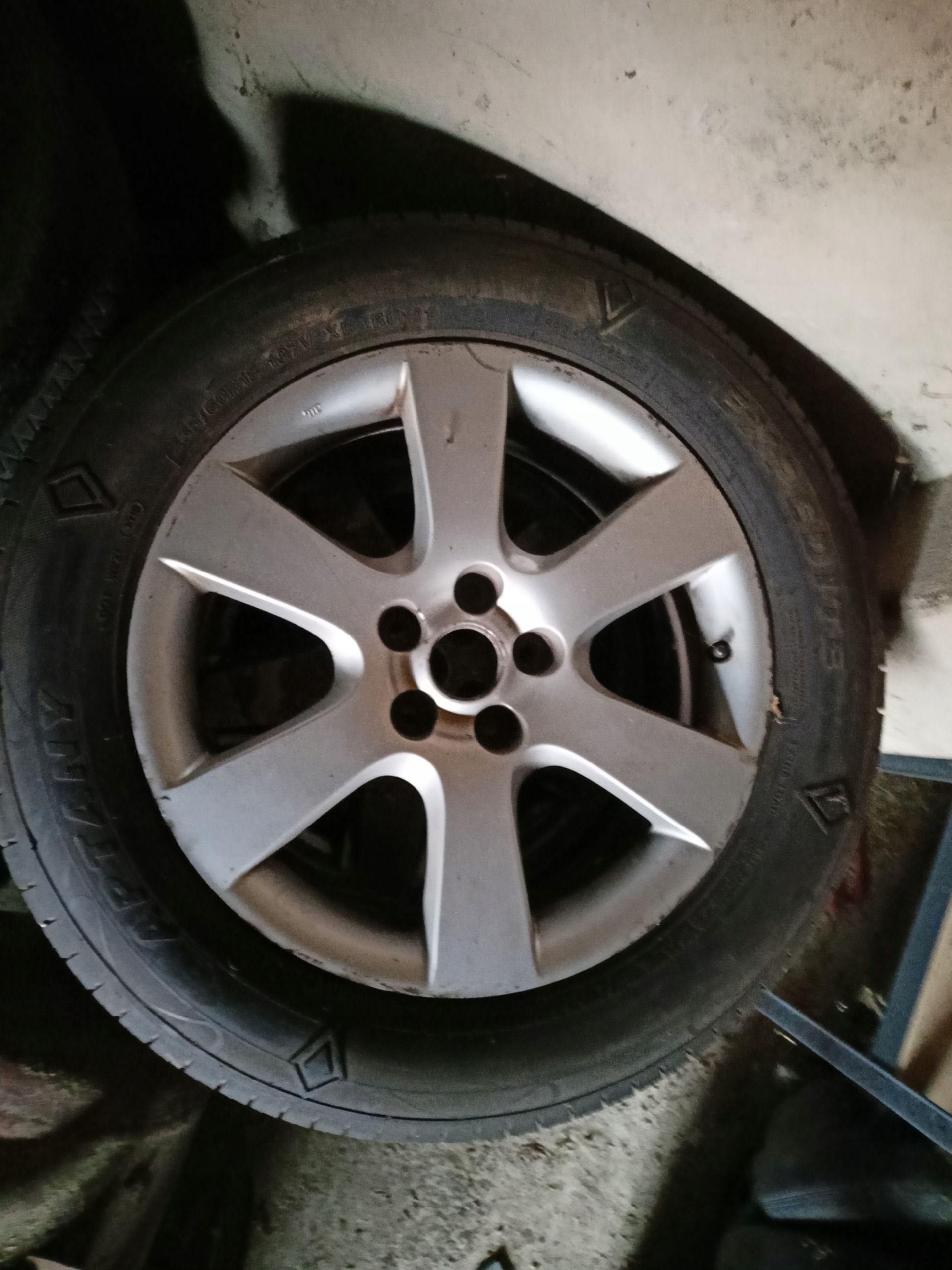 Hyundai Santa Fe II колесо 235/60 / R / 18 ' обод