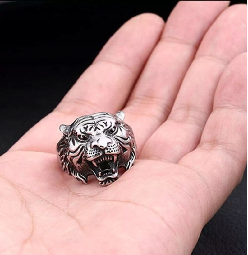 PIERŚCIEŃ SYGNET TYGRYS GŁOWA TYGRYSA GOTYCKI STAL Materiał stal