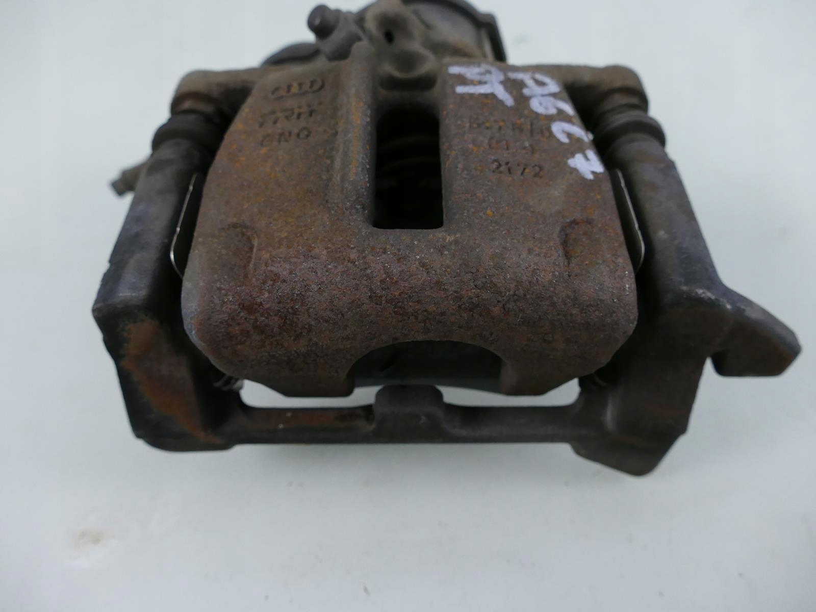 AUDI A6 C7 2.0 TDI caliper brake right rear part below discs 300 mm