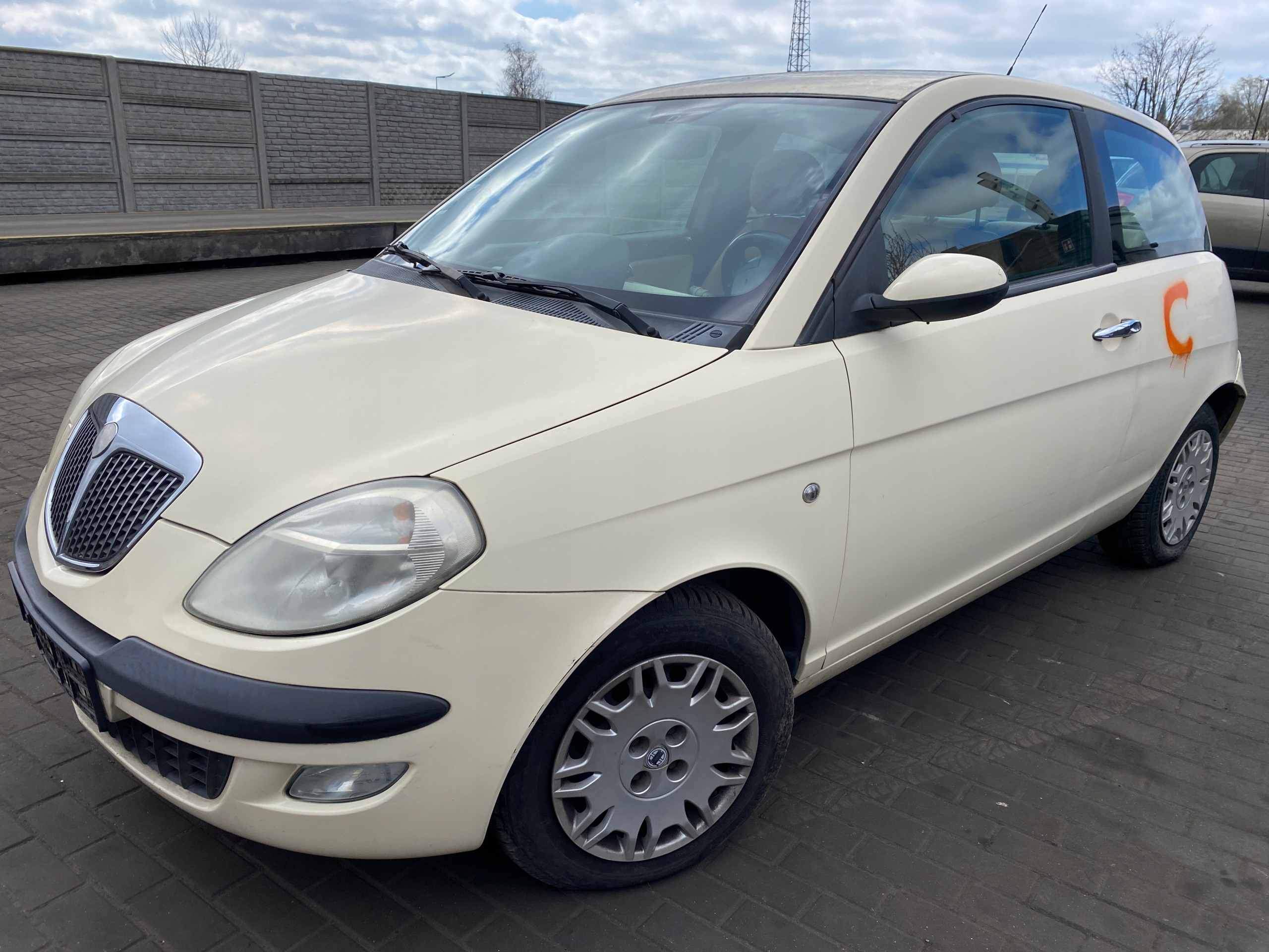 Lancia Ypsilon 03-09 window bodywork side left