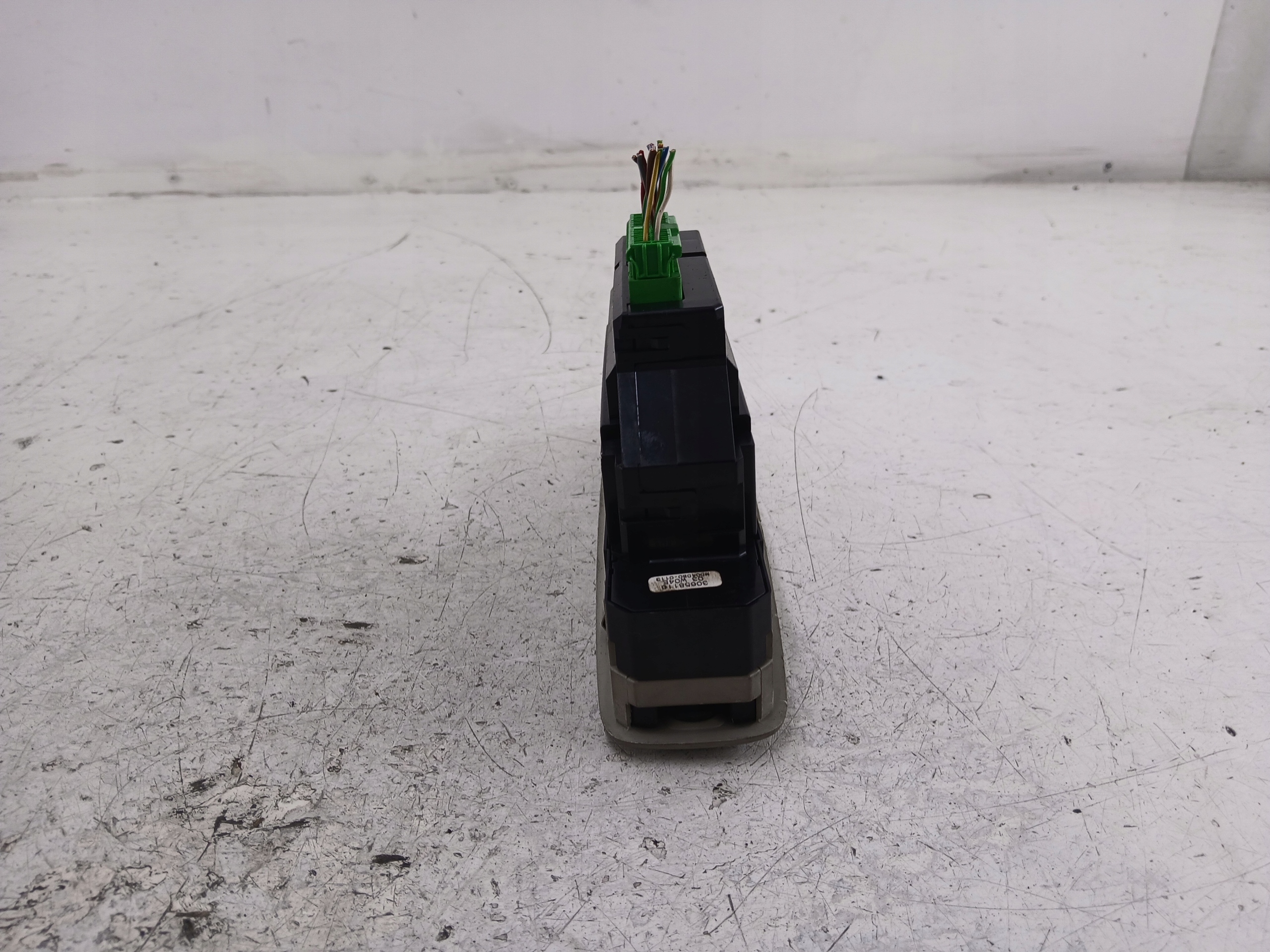 VOLVO V70 S70 II PANEL okna levý předek 30658116