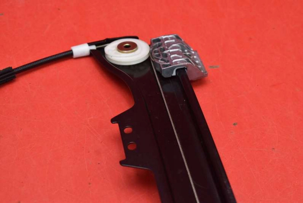 window regulator left front EU 7034351 BMW E60 E61 03-07