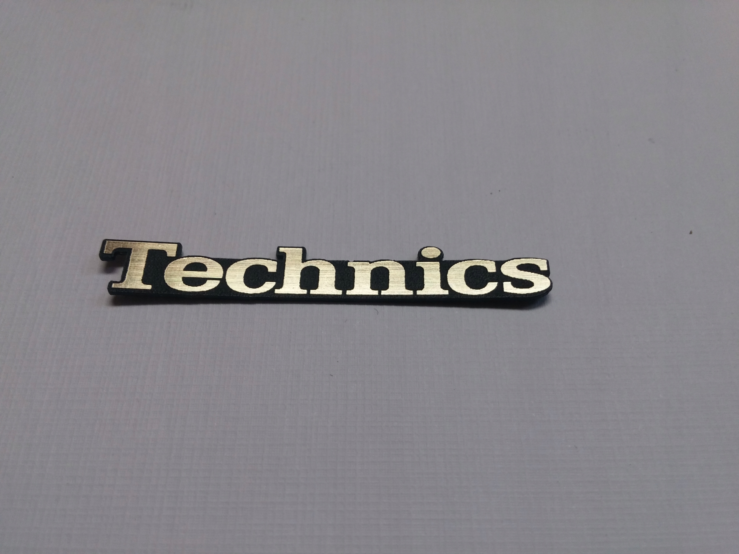 

Technics naklejka emblemat 64 x 13 mm * Złota