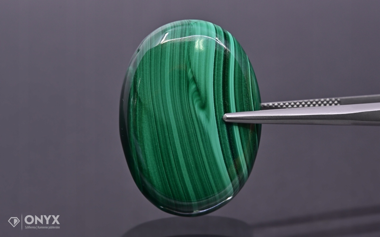 Malachit kabošon ovál 30,5x22 mm