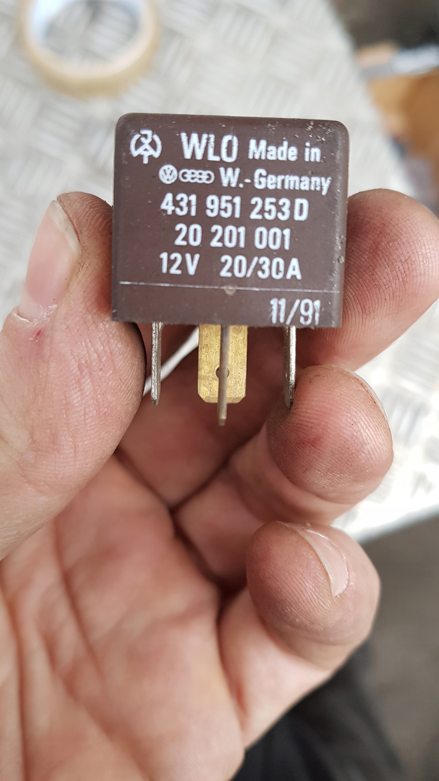 AUDI TT A3 PASSAT relay 431951253D
