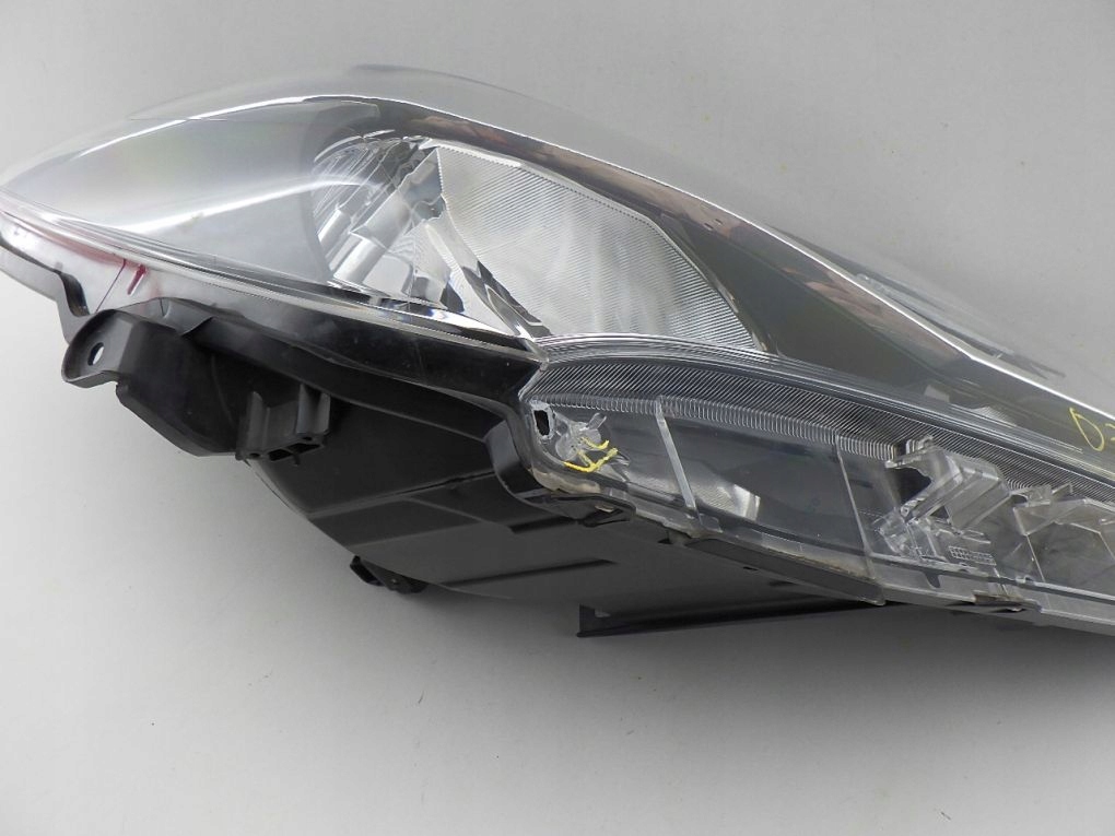 TOYOTA YARIS III 3 LIFT 17- light front right