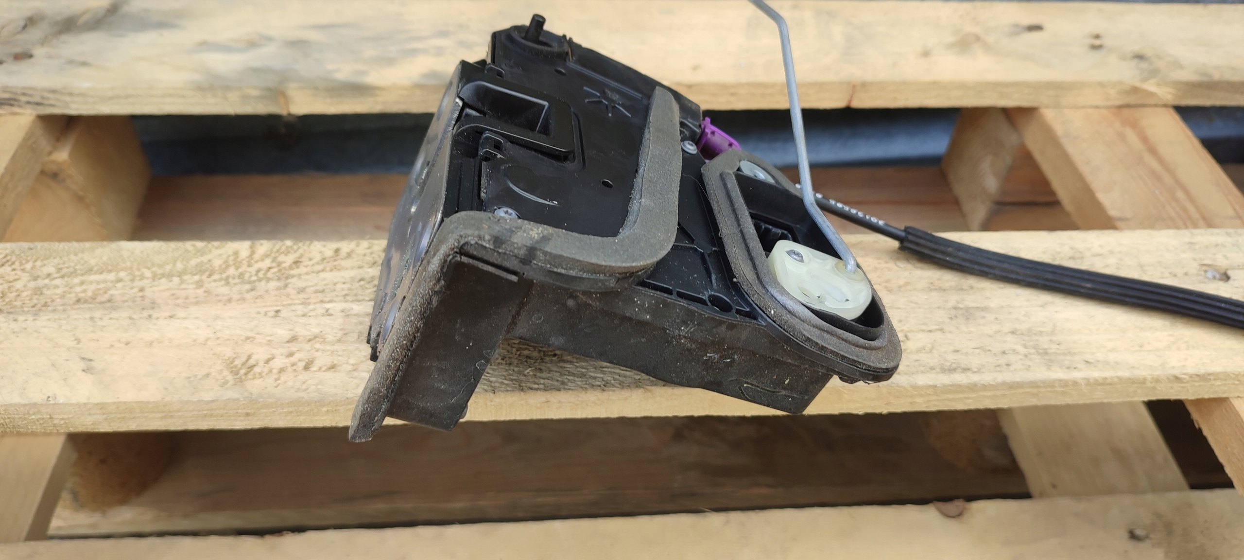 lock door right rear part OPEL INSIGNIA B 13598376