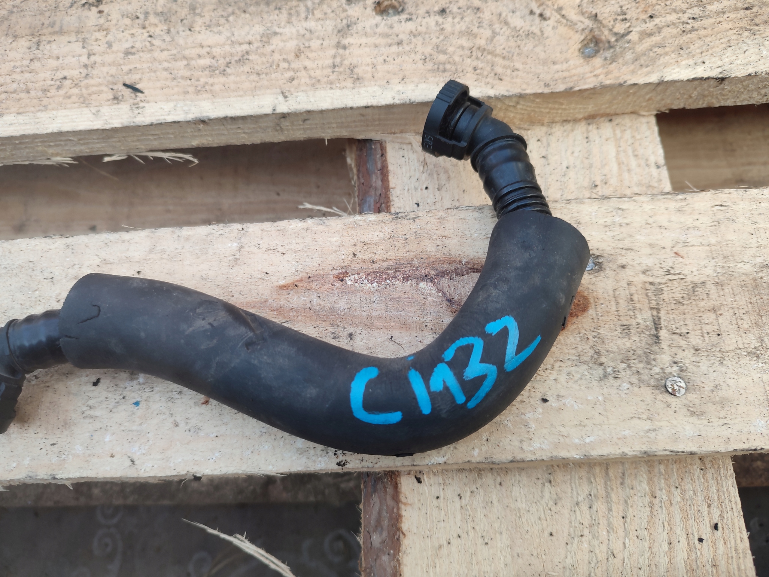 pipe odpowietrzajaca Volkswagen Audi 06H103221J
