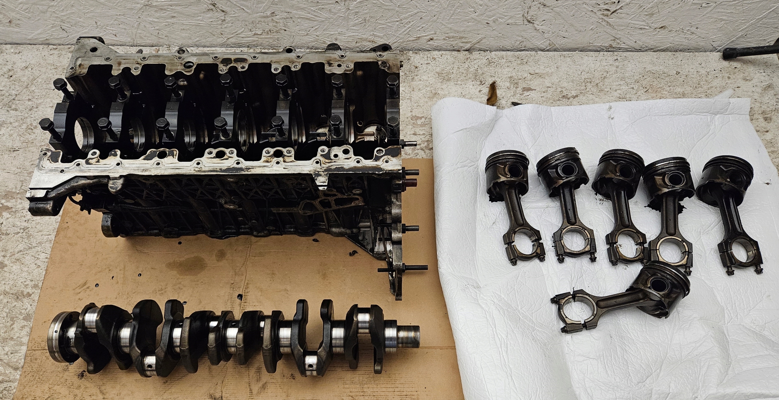 BLOK SILNIKA 7784332 WAŁ 7792608 TŁOKI BMW X5 E70 M57N2 306D3