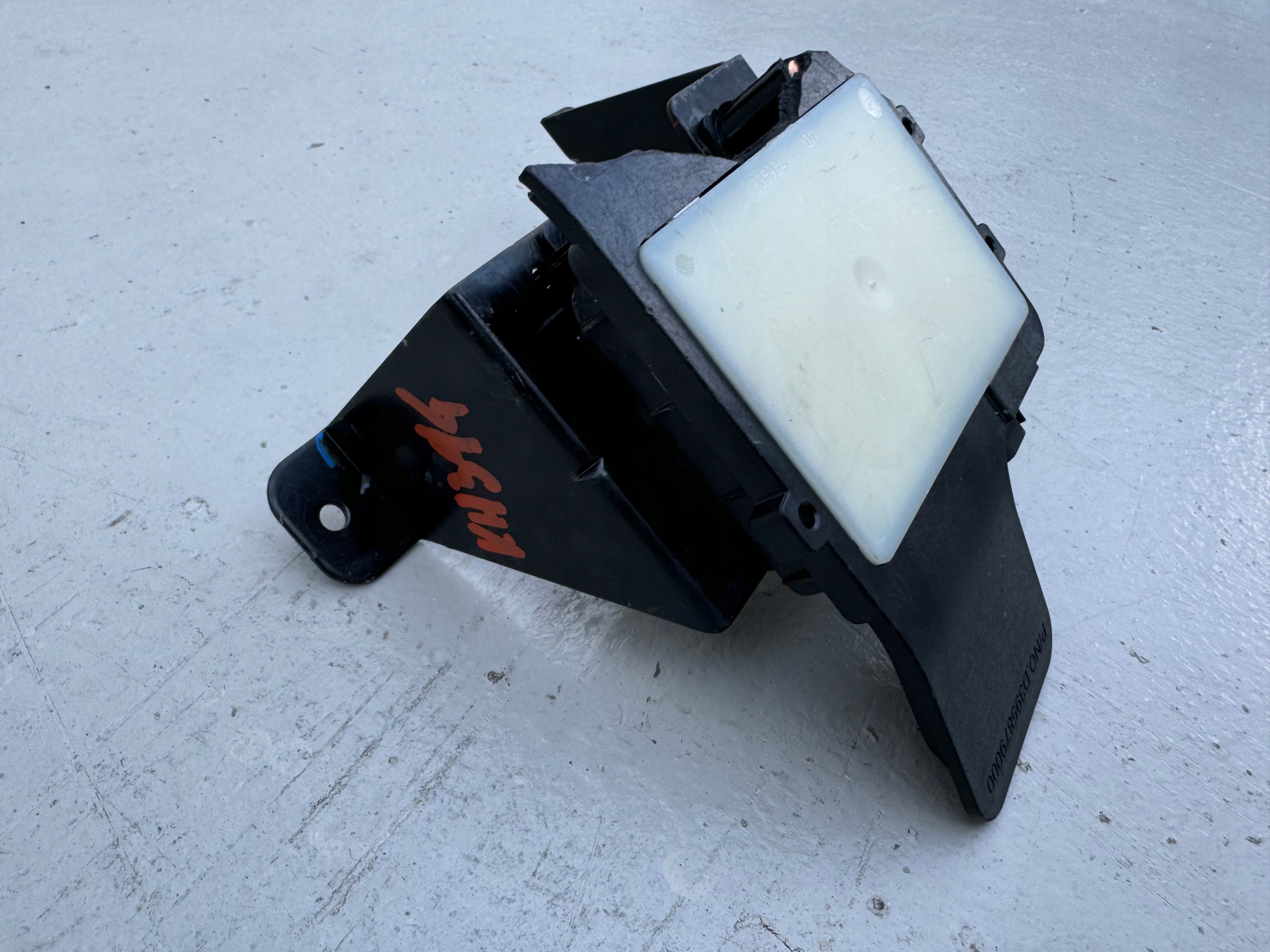 HYUNDAI TUCSON III 3 LIFT 18-20R RADAR CZUJNIK MARTWEGO POLA LEWY Numer katalogowy części D3958-54100