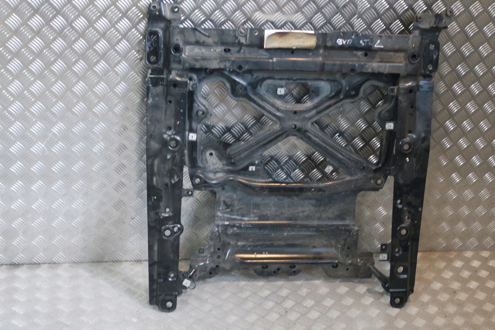 WSPORNIK BELKA PORSCHE CAYENNE 9Y 4M0