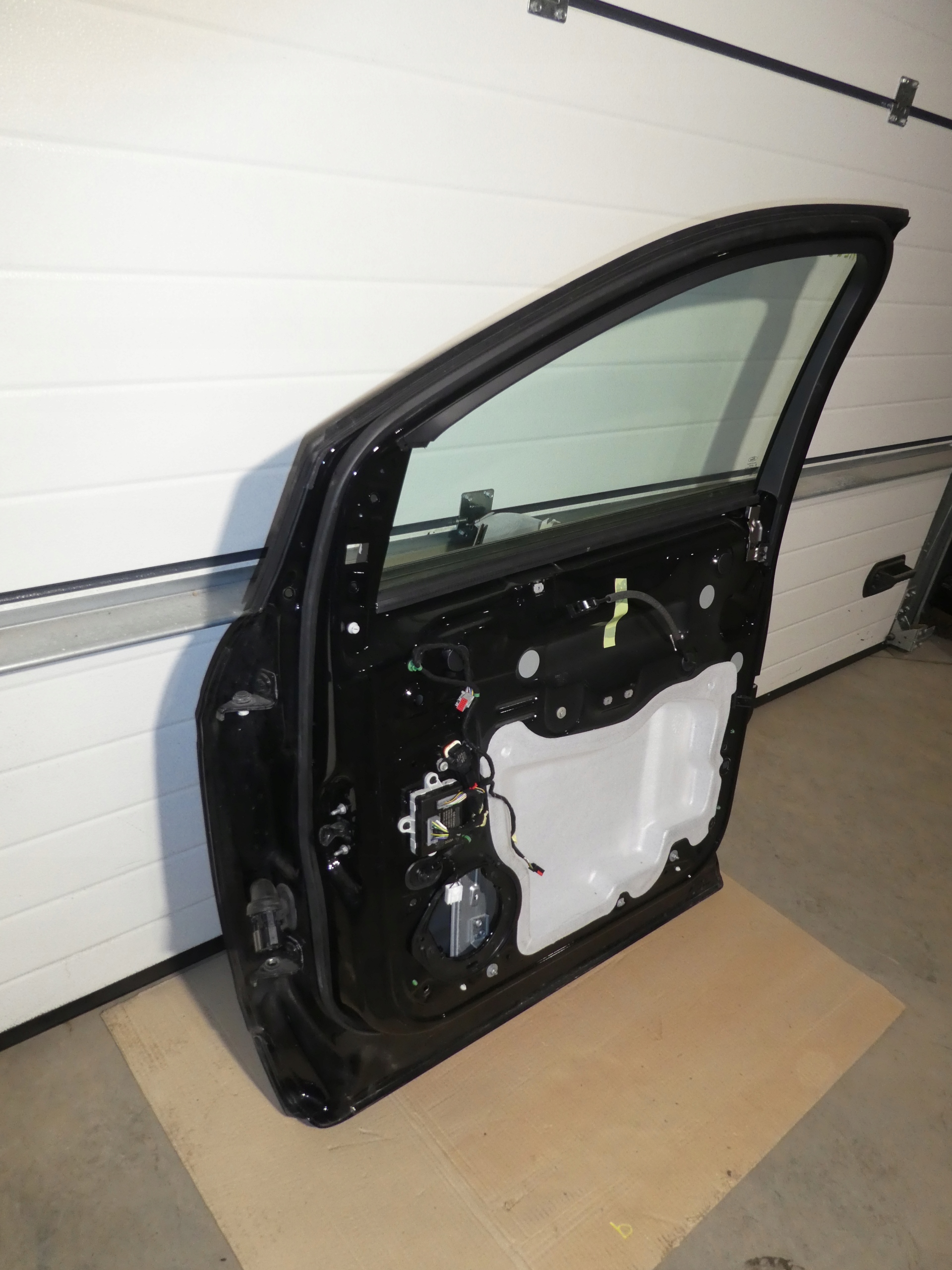 FORD KUGA II mk2 ST-line door right front complete black,