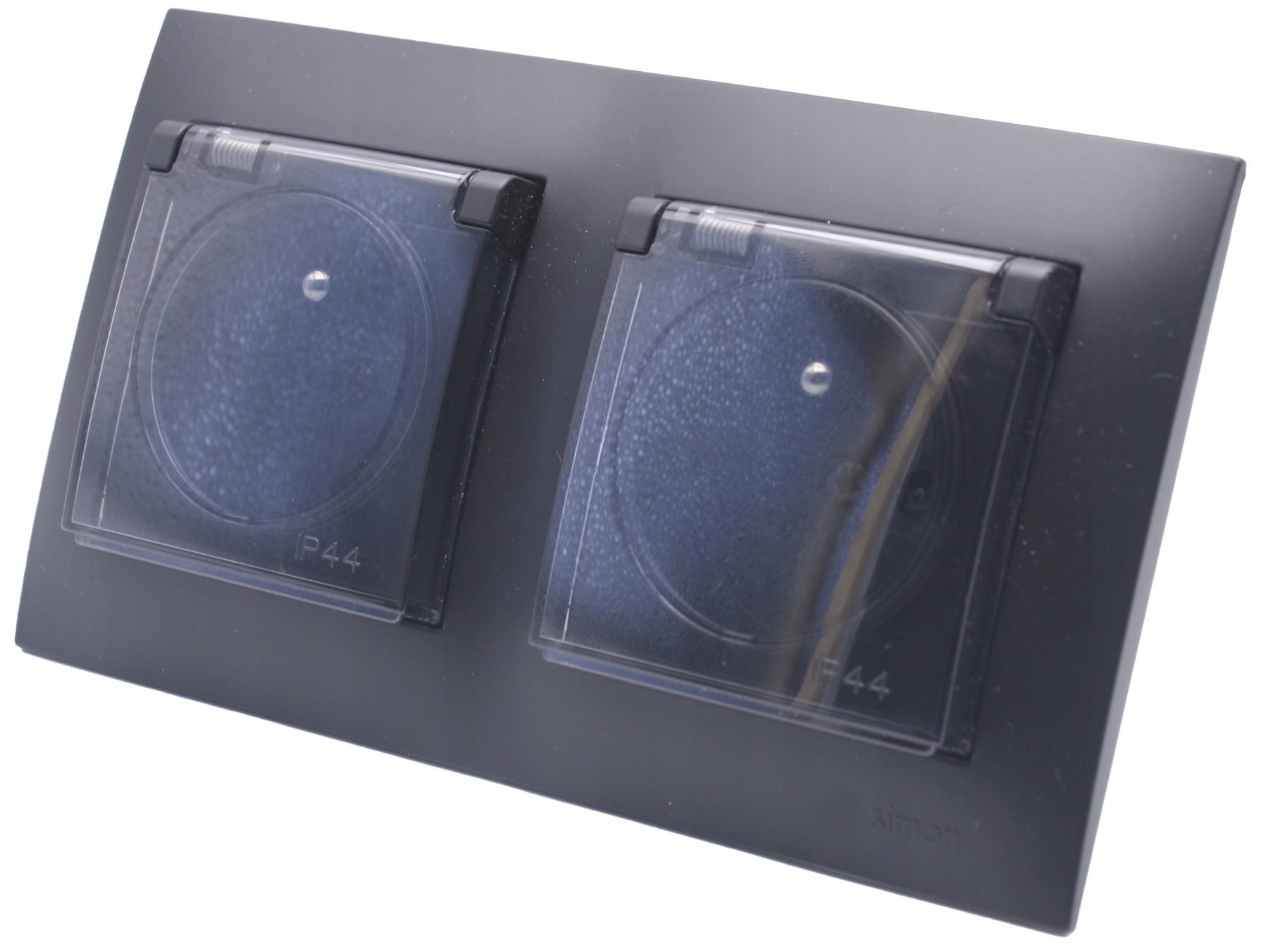 Dvojitá zásuvka Simon54 do koupelny s klapkou, 2 x jednodílná, černá s rámečkem