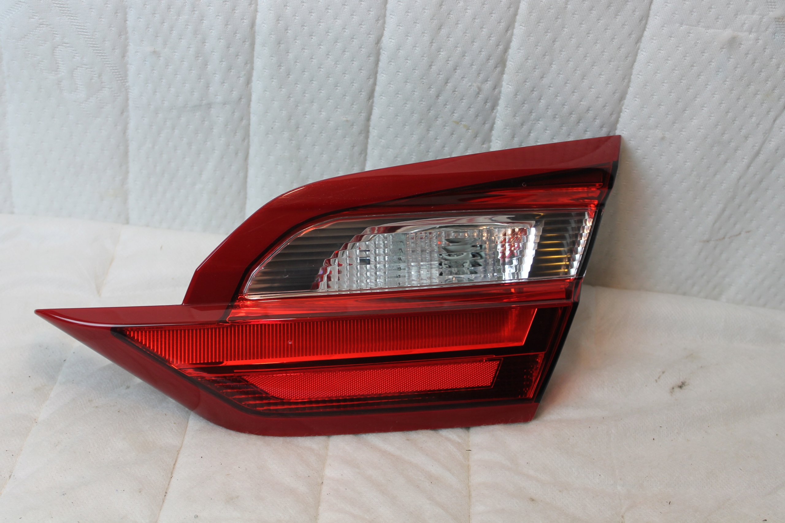 LAMPA TYLNIA TYL PRAWA PRAWY EUROPA FORD FIESTA MK8 H1BB-13A602-BE