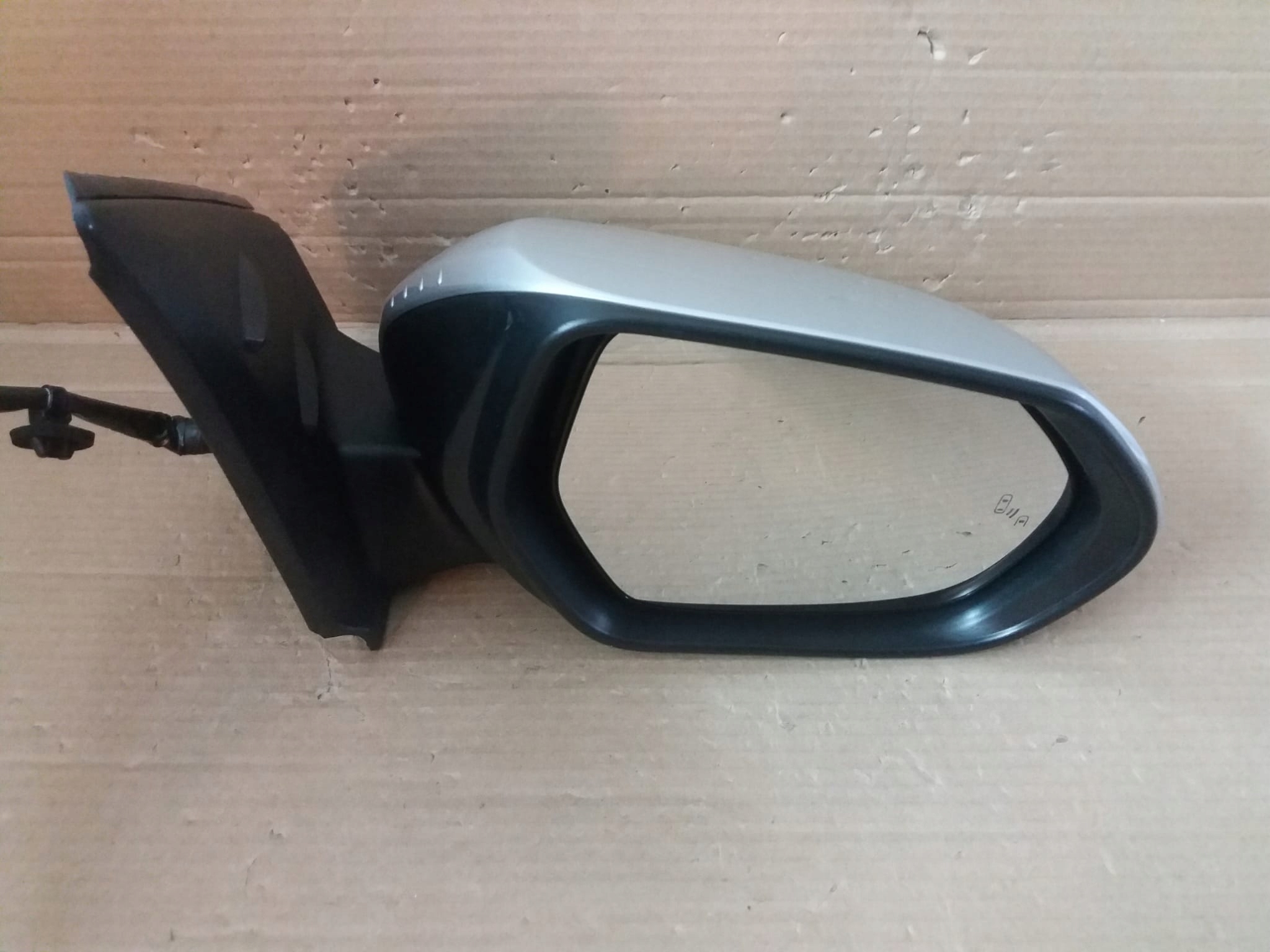 TOYOTA YARIS IV PRAWE SKŁADANE ASYSTENT 9 PIN EU Strona zabudowy prawa