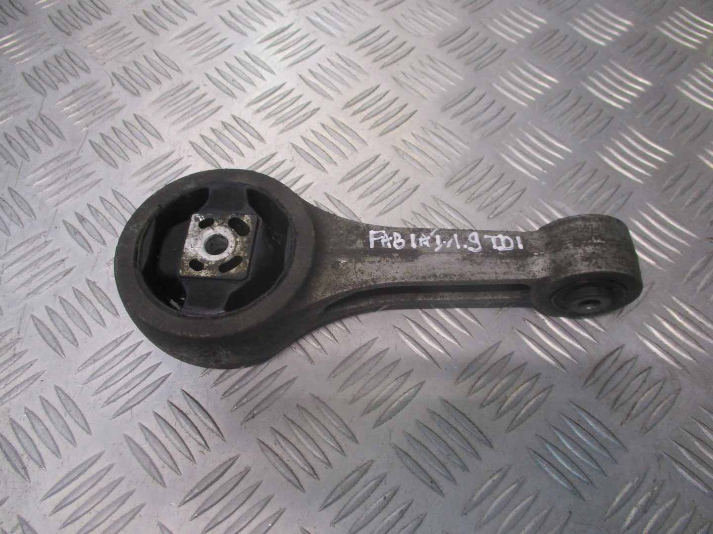 лапа коробки SKODA FABIA I 1.9 tdi