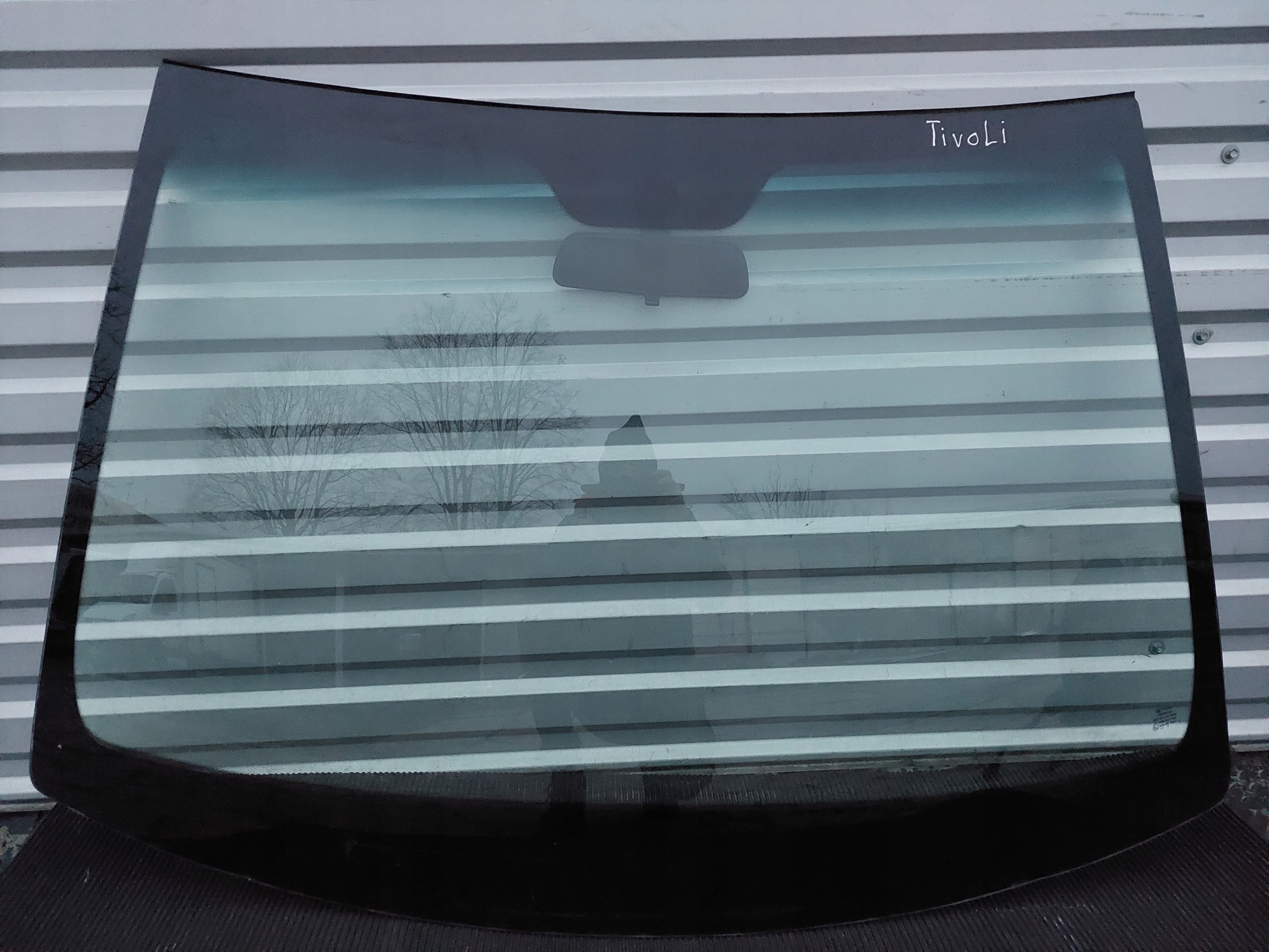 SZYBA PRZOD PRZEDNIA CZOLOWA SSANGYONG TIVOLI