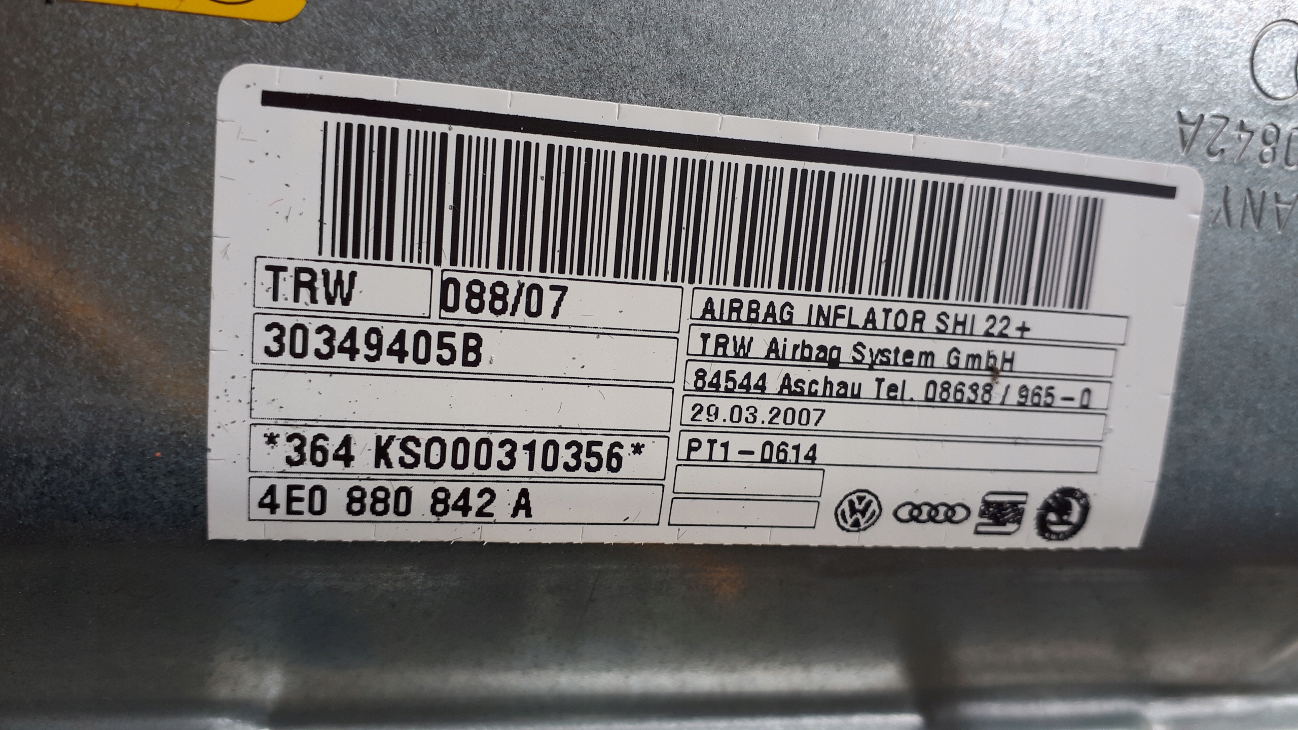 Audi A8 D3 подушка коленная пассажира 4E0880842A