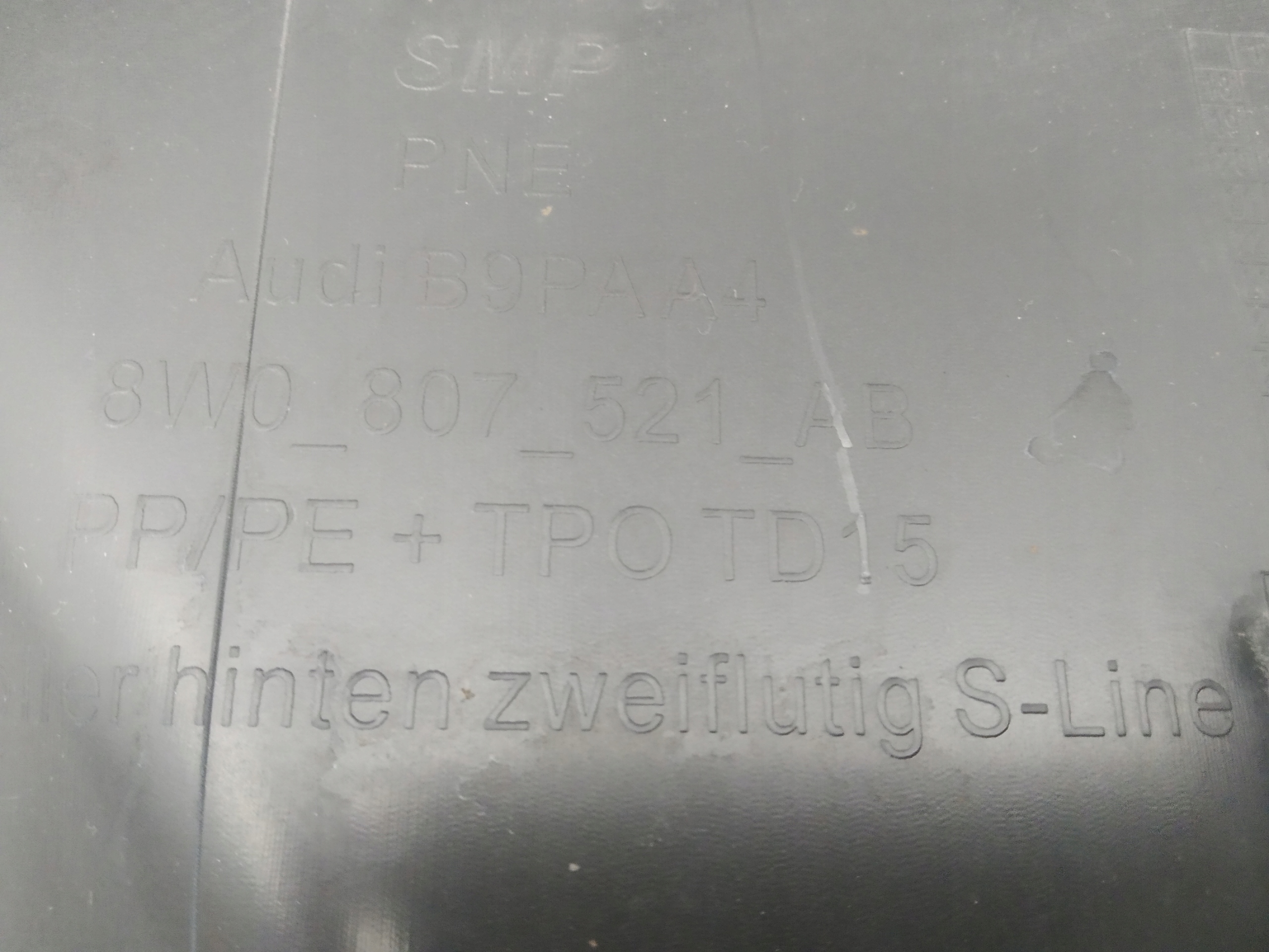 19- Audi A4 B9 lift S Line hokej of a bumper rear part cap moulding diffuser OM