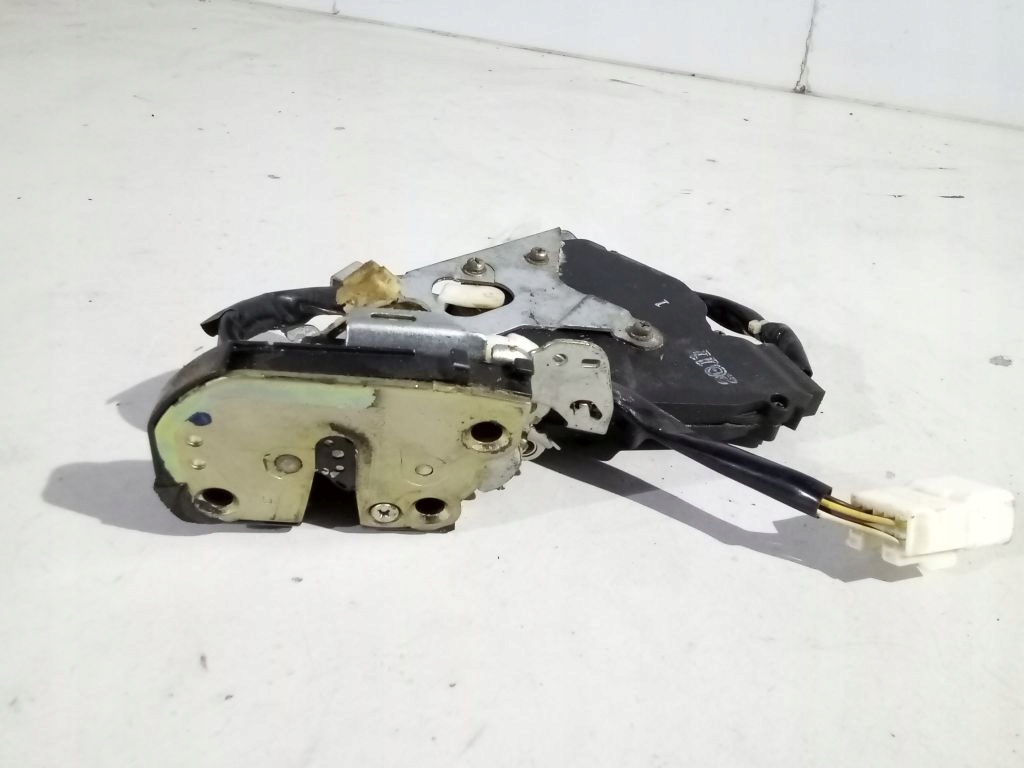 Lexus IS200 lock right front 8 PIN