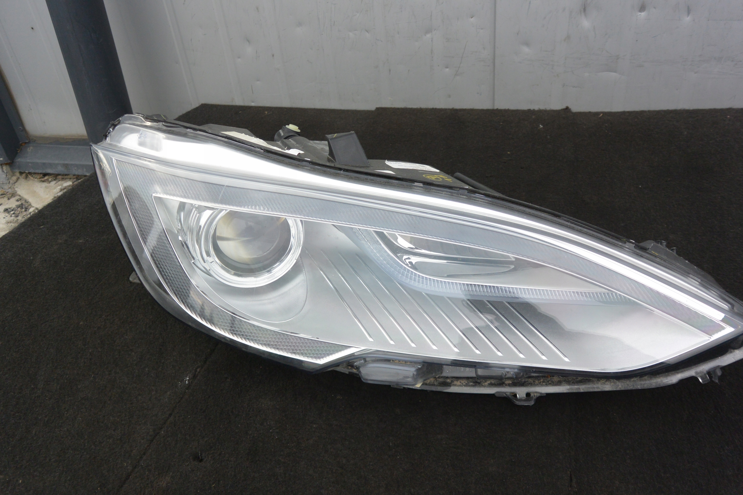 TESLA S 12-16 light right front XENON USA