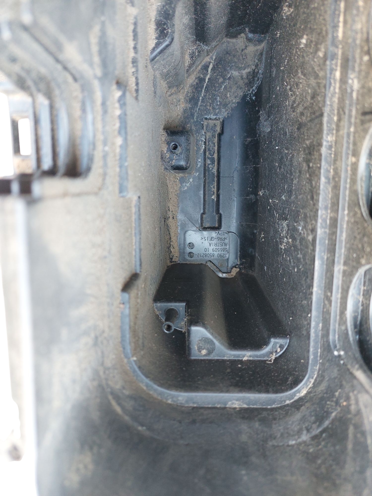 obal obalu pojistek BMW F10 586509