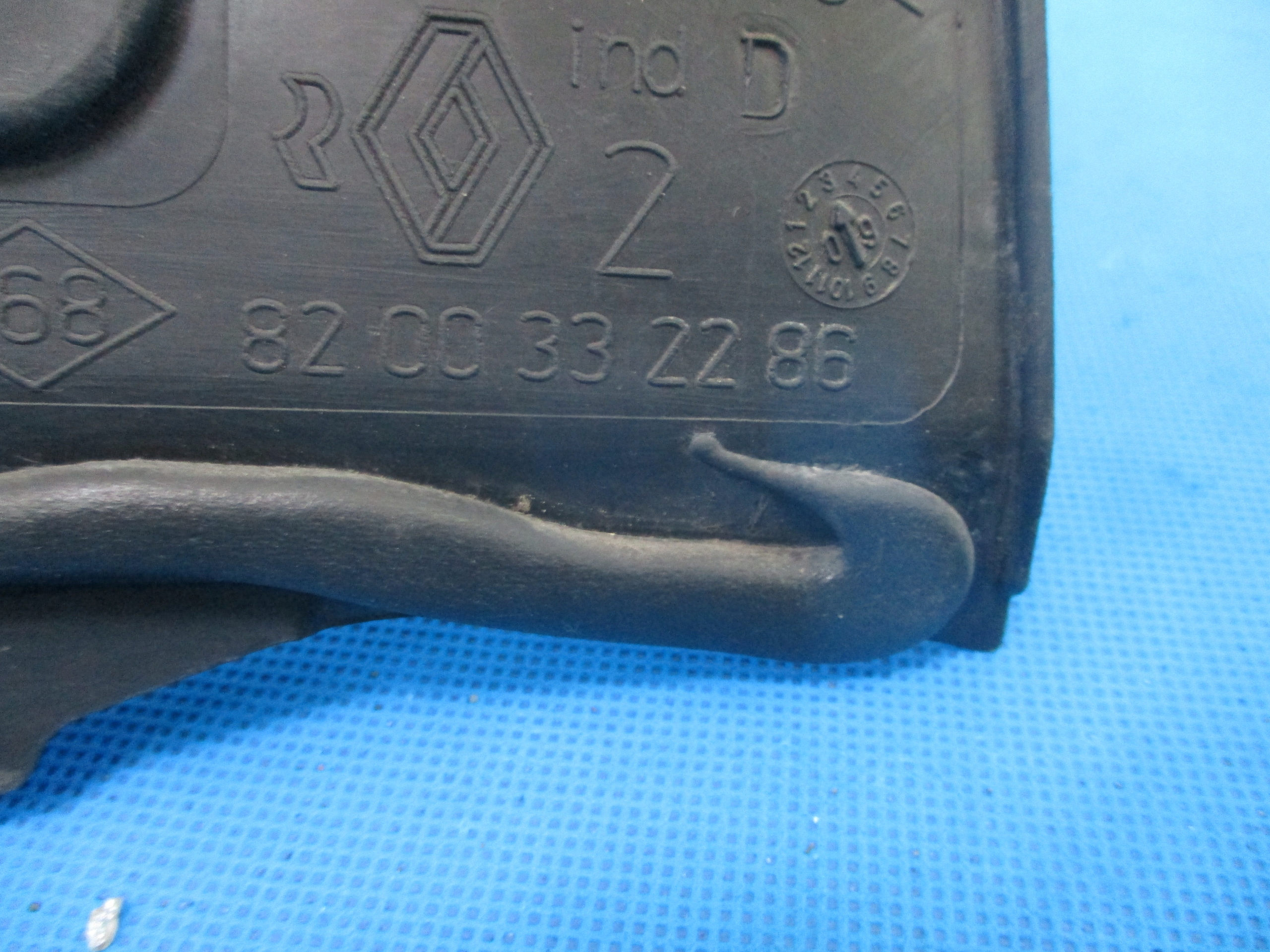 OSŁONA PODSZYBIE PRAWE CLIO III 8200332286 Producent części Renault OE