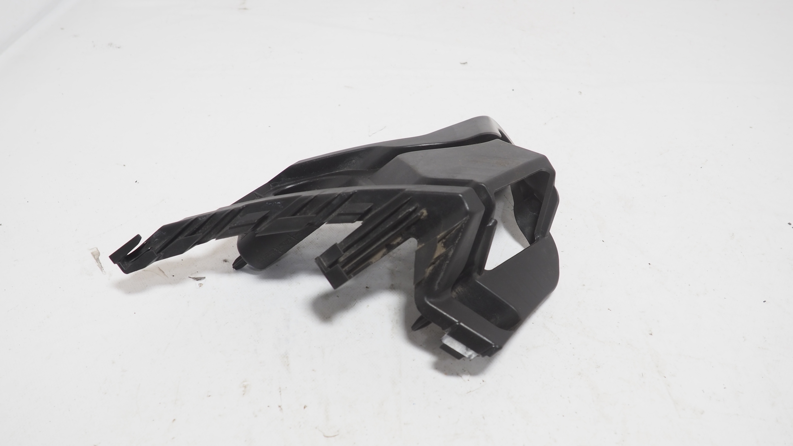 Lotus Eletre bumper bracket right rear part 8890536904