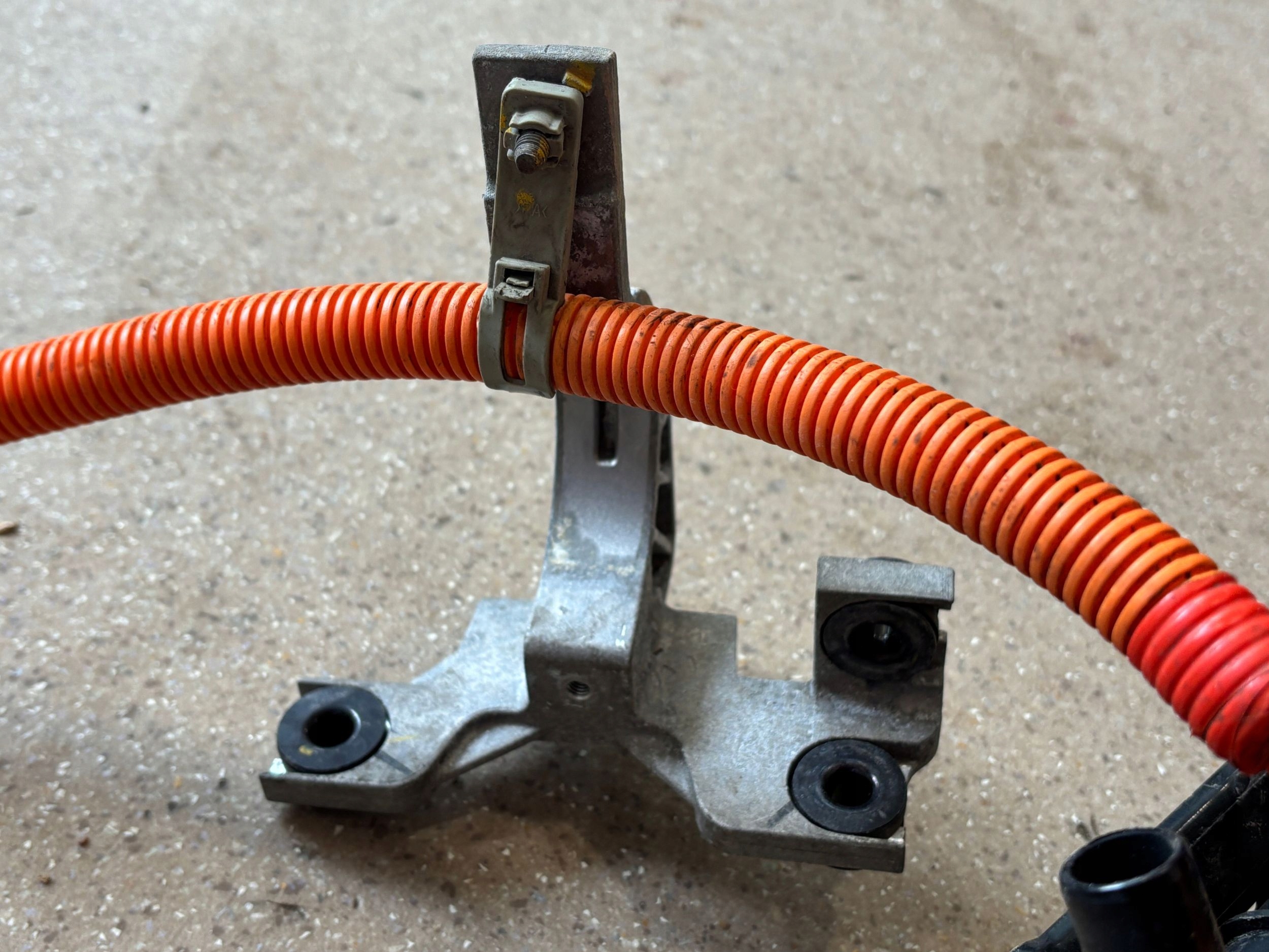 вентилятор Hyundai IONIQ 5 375W2GI100