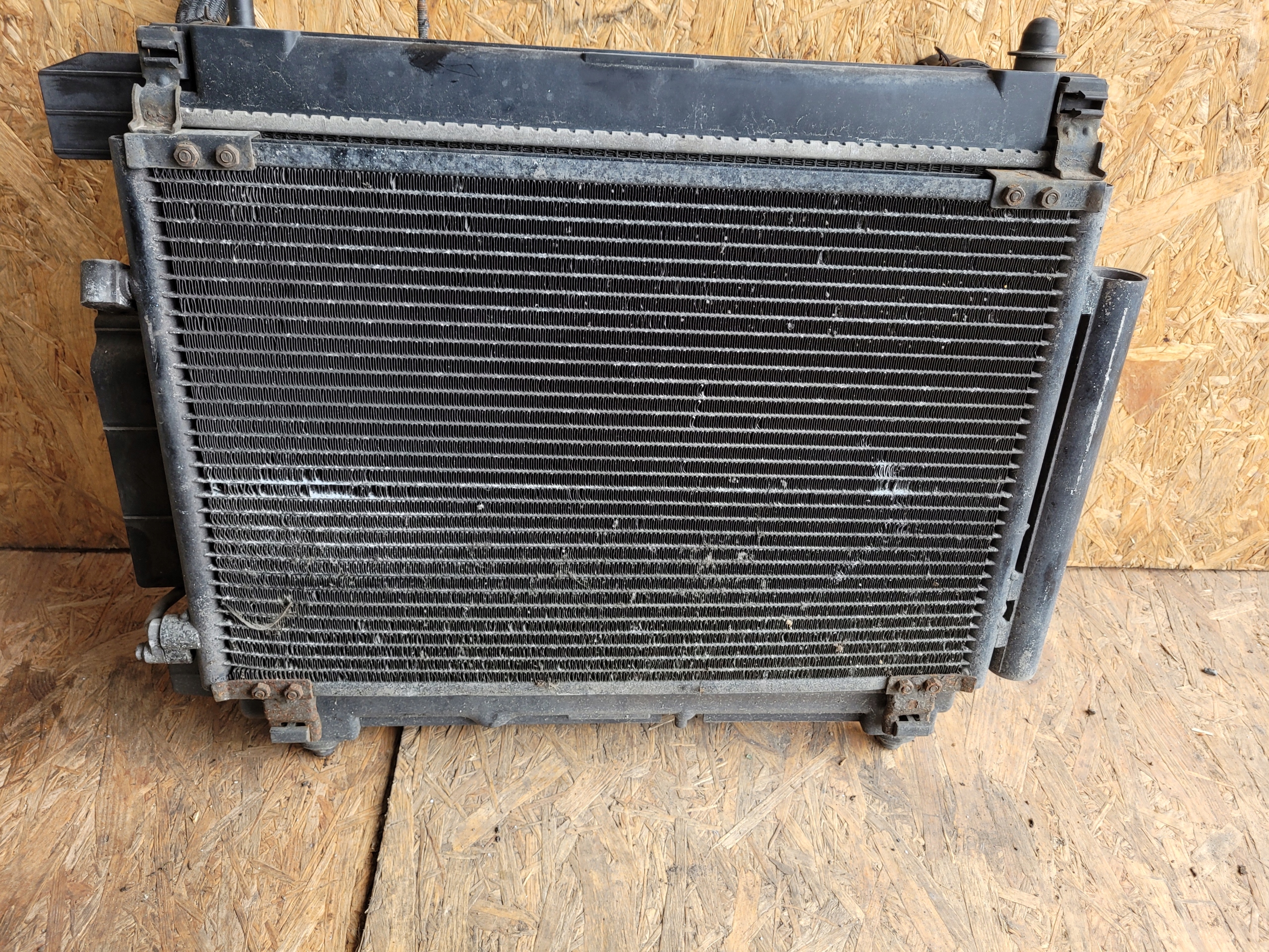 support panel for radiators radiator sider TOYOTA YARIS III 3 1.5 DIESEL