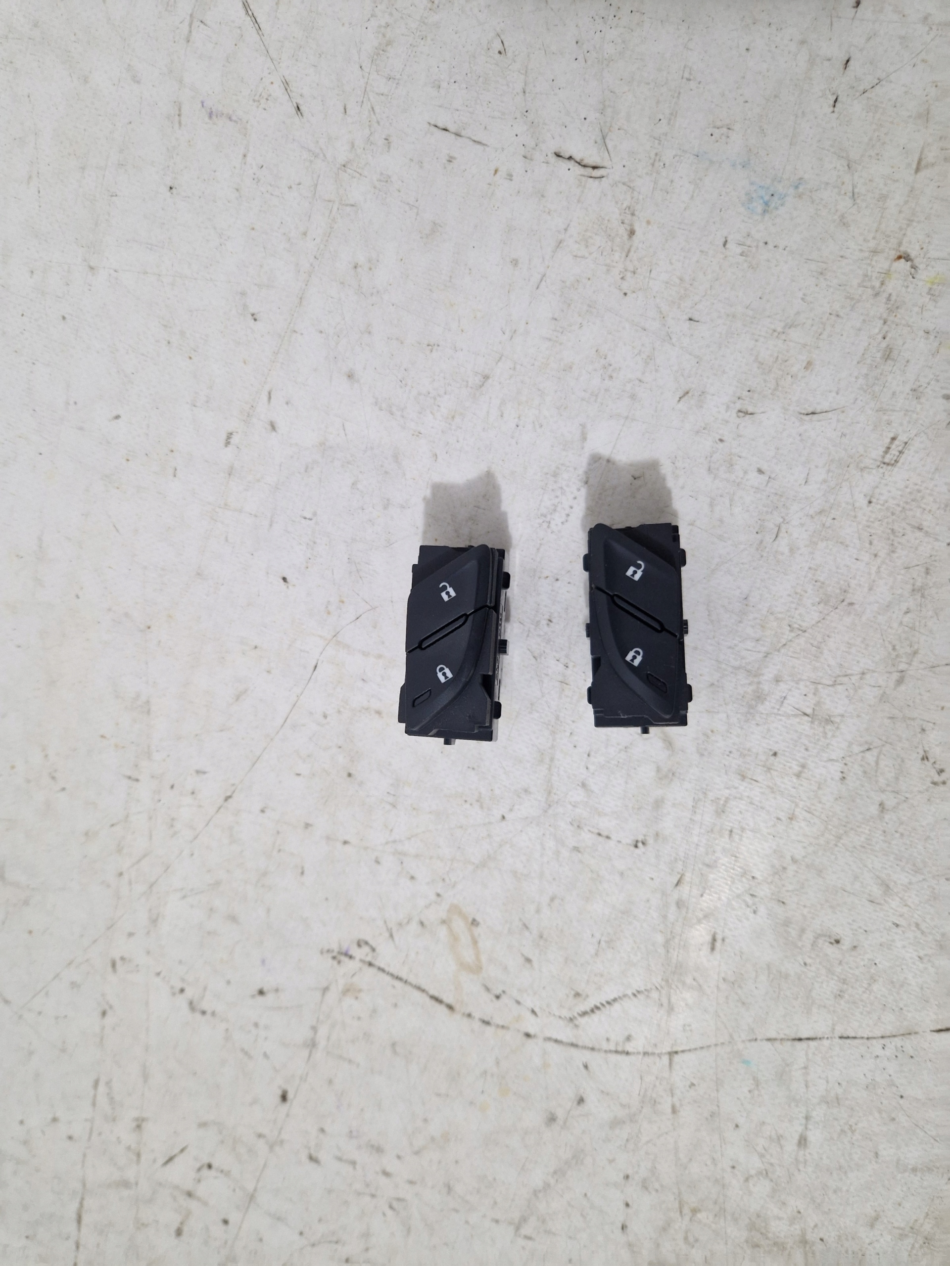 CADILLAC ESCALADE IV 2014 - switch PANEL BLOKADY door 22988364