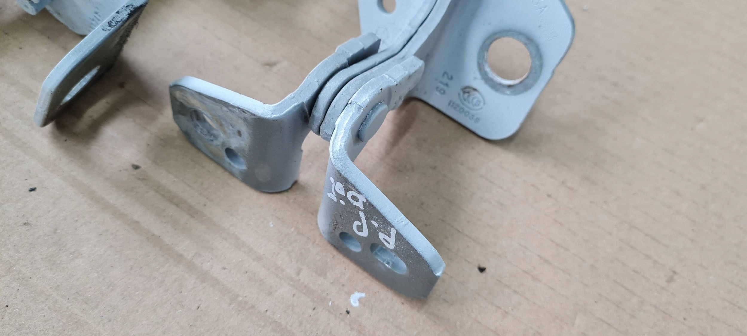 Chrysler Pacifica 2022 hinge hinges door right front KOMPLET 2X PW7