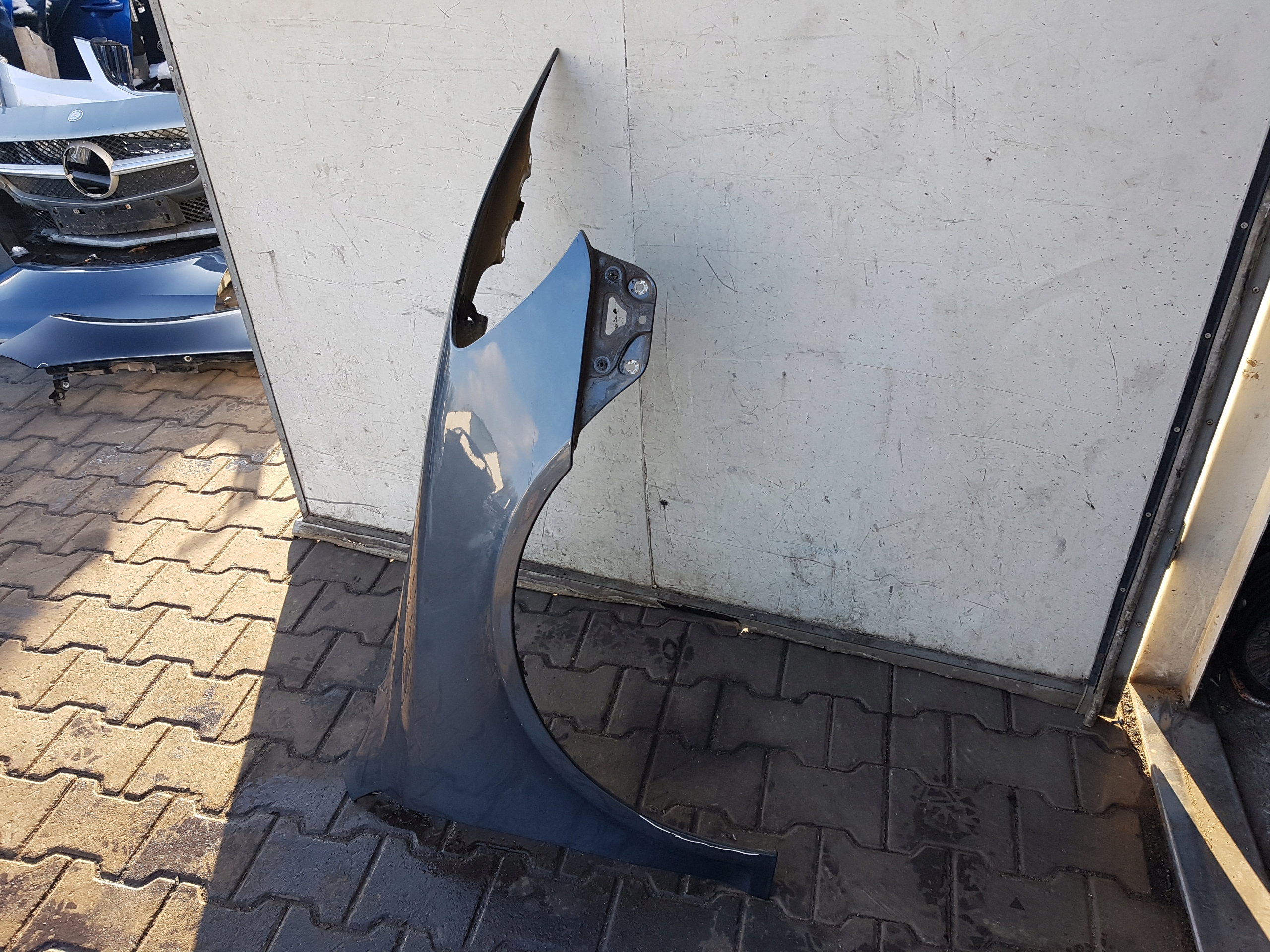 SKODA OCTAVIA 2 II LIFT 08-12r BŁOTNIK PRAWY PRZÓD LF8J Strona zabudowy przód - prawa