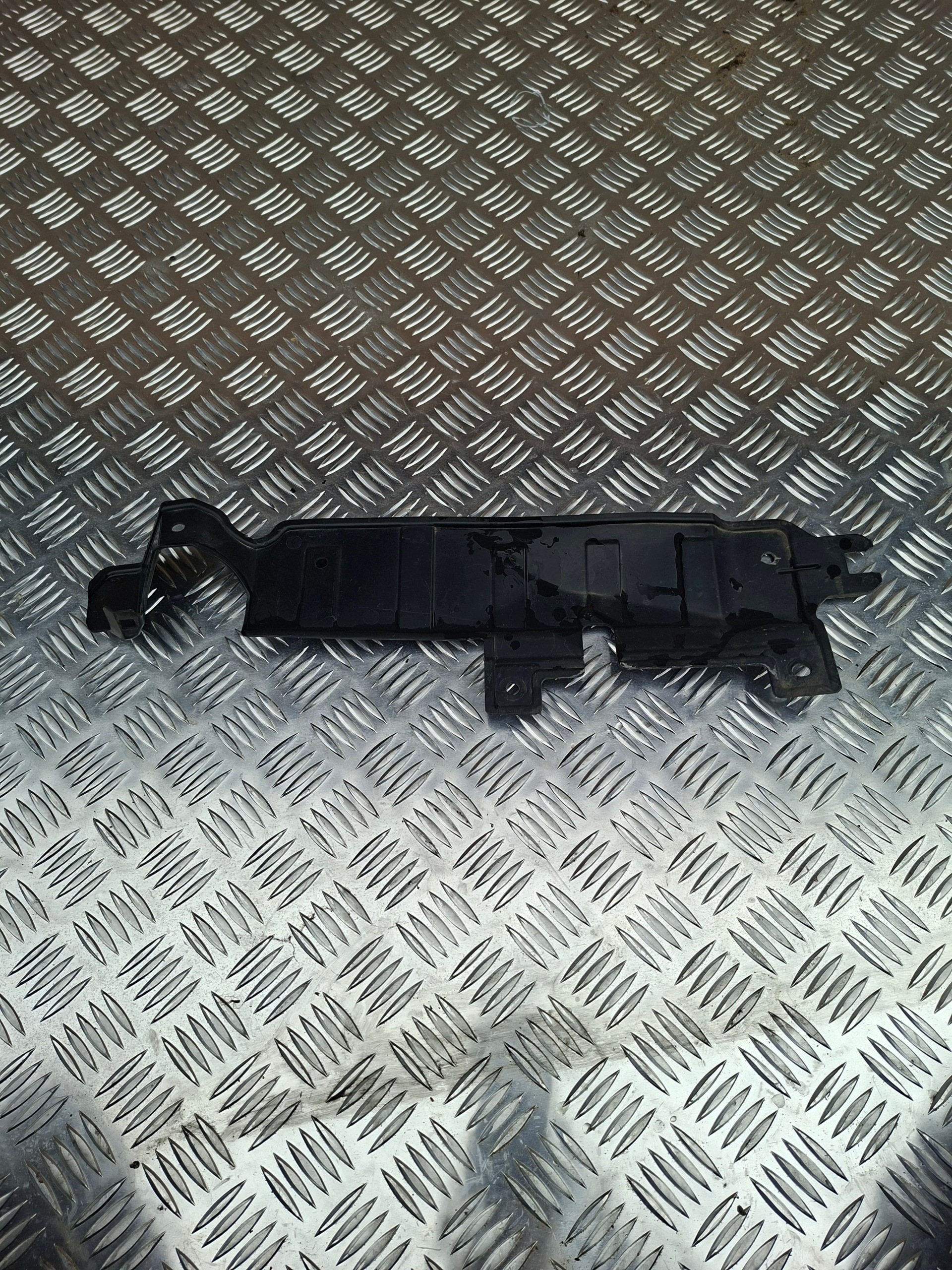 luftansaugkanal links SUZUKI SWIFT MK7 OE 72437-68L0
