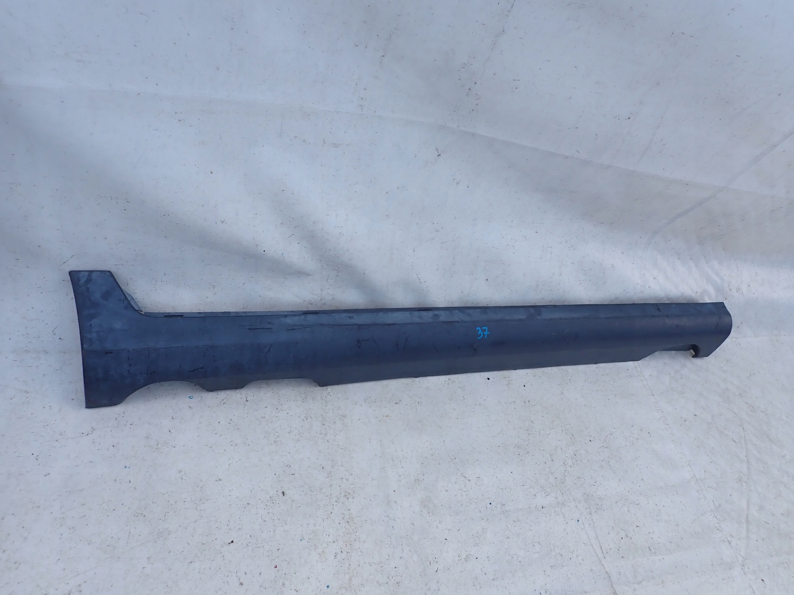 VOLVO XC60 and moulding threshold right threshold right