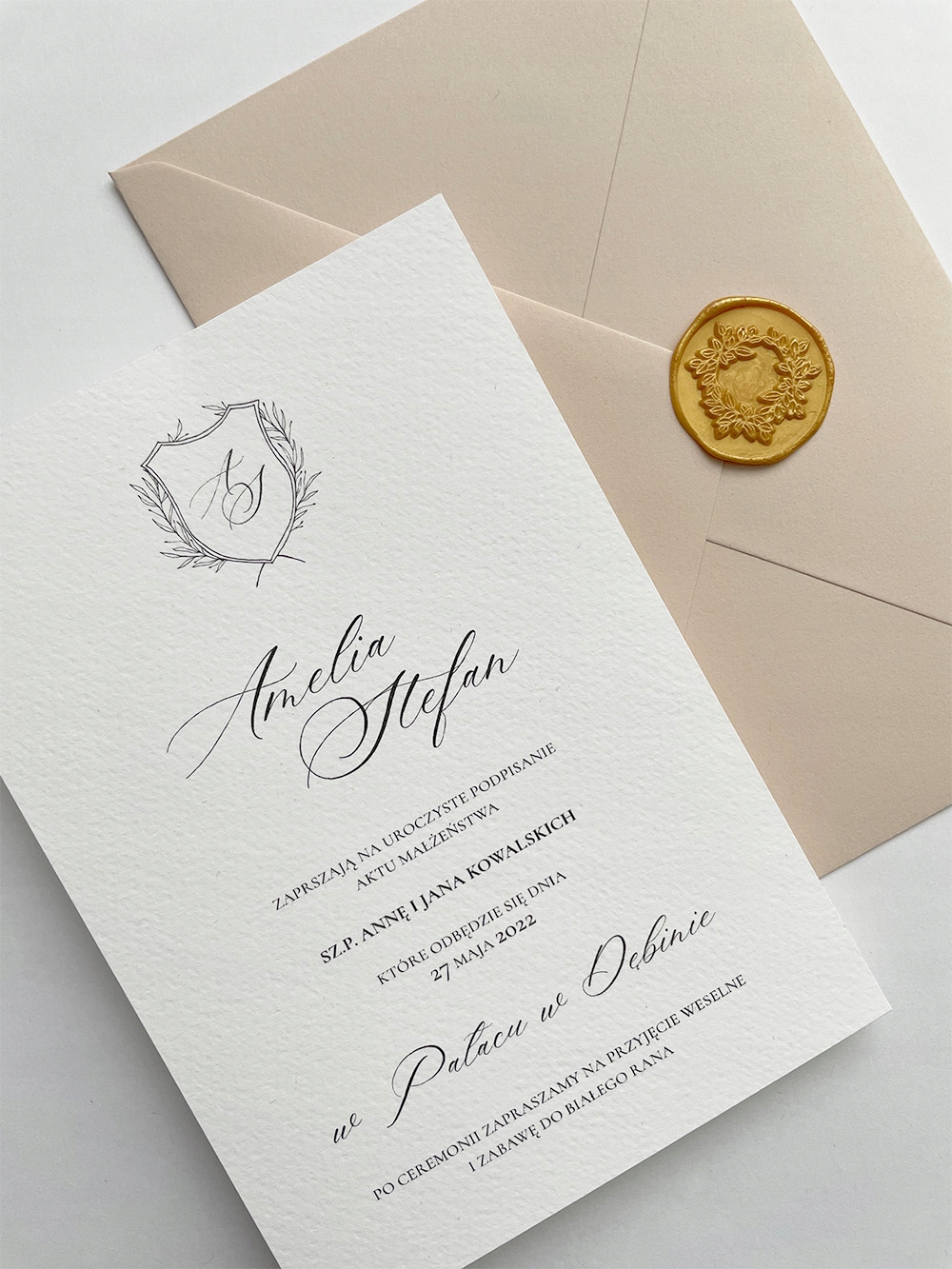 KREMOWE ZAPROSZENIE ŚLUBNE Z INICJAŁAMI W HERBIE Kod producenta Artysia01