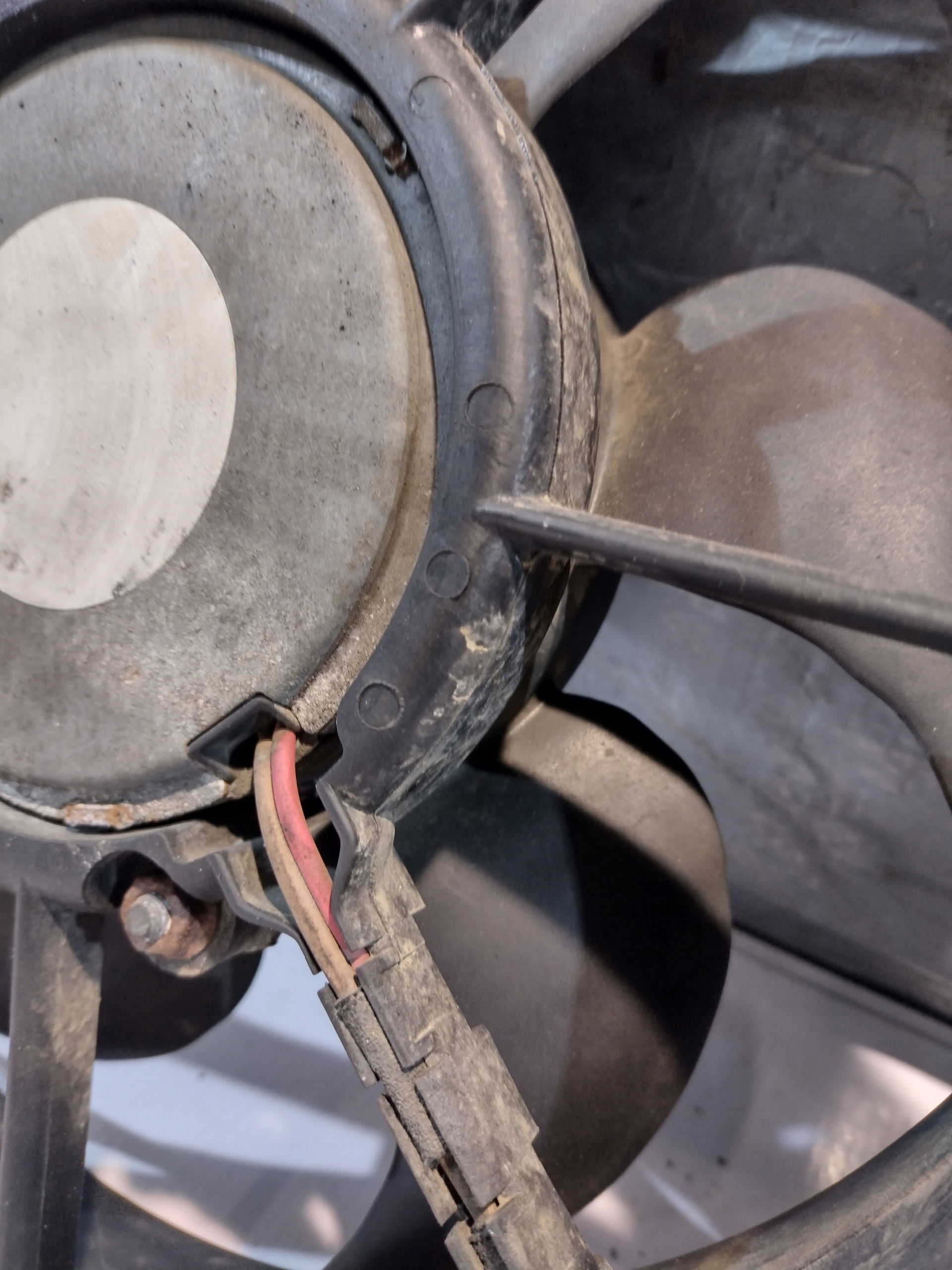 VENTOLI radiatore Volkswagen Touran e 1,9TDI