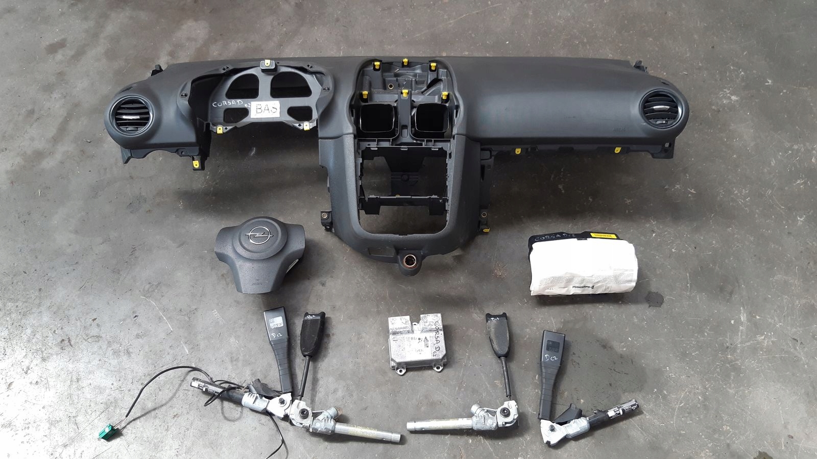 dashboard console airbags Opel Corsa D 1,3 CDTI 5D Z157