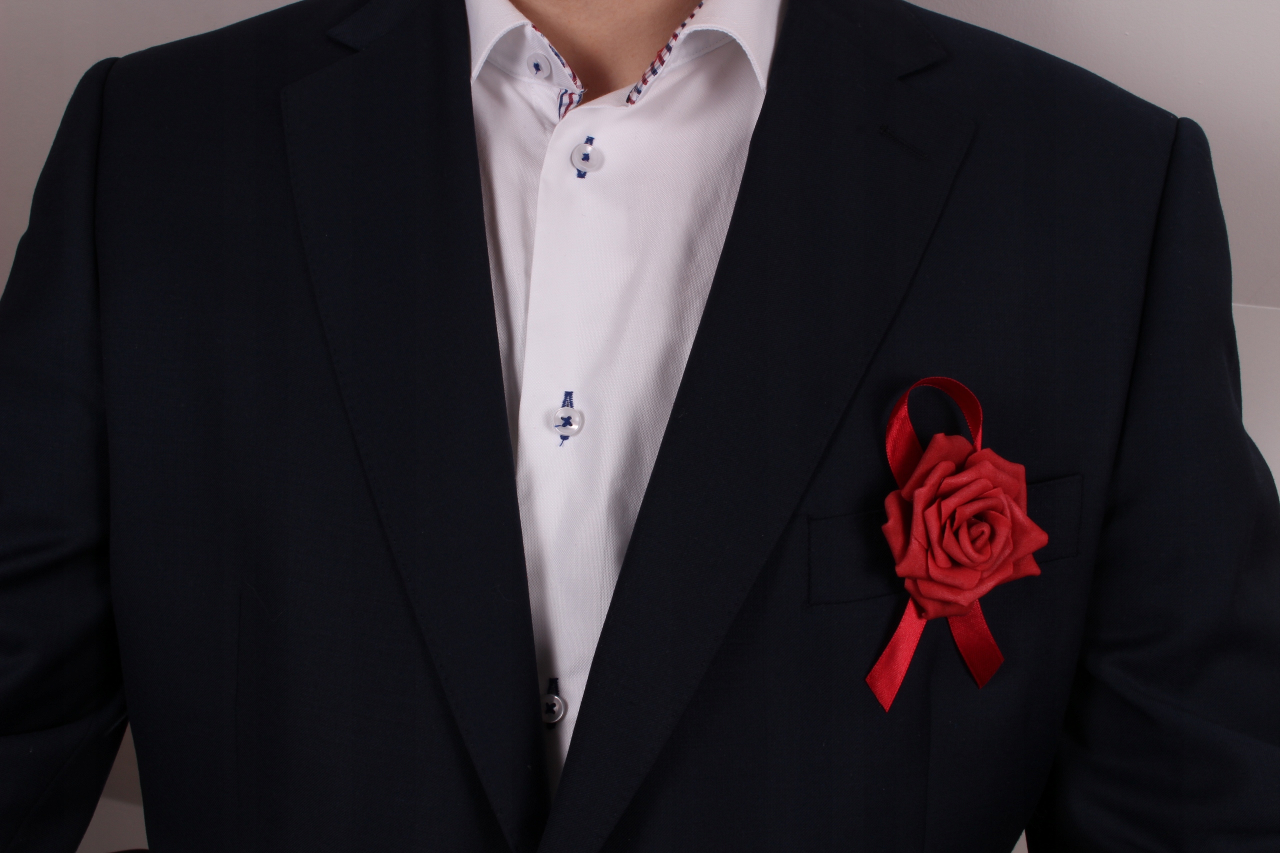 Kotylion przypinka bal ślub studniówka bordo Kolor dominujący pomarańcze i czerwienie