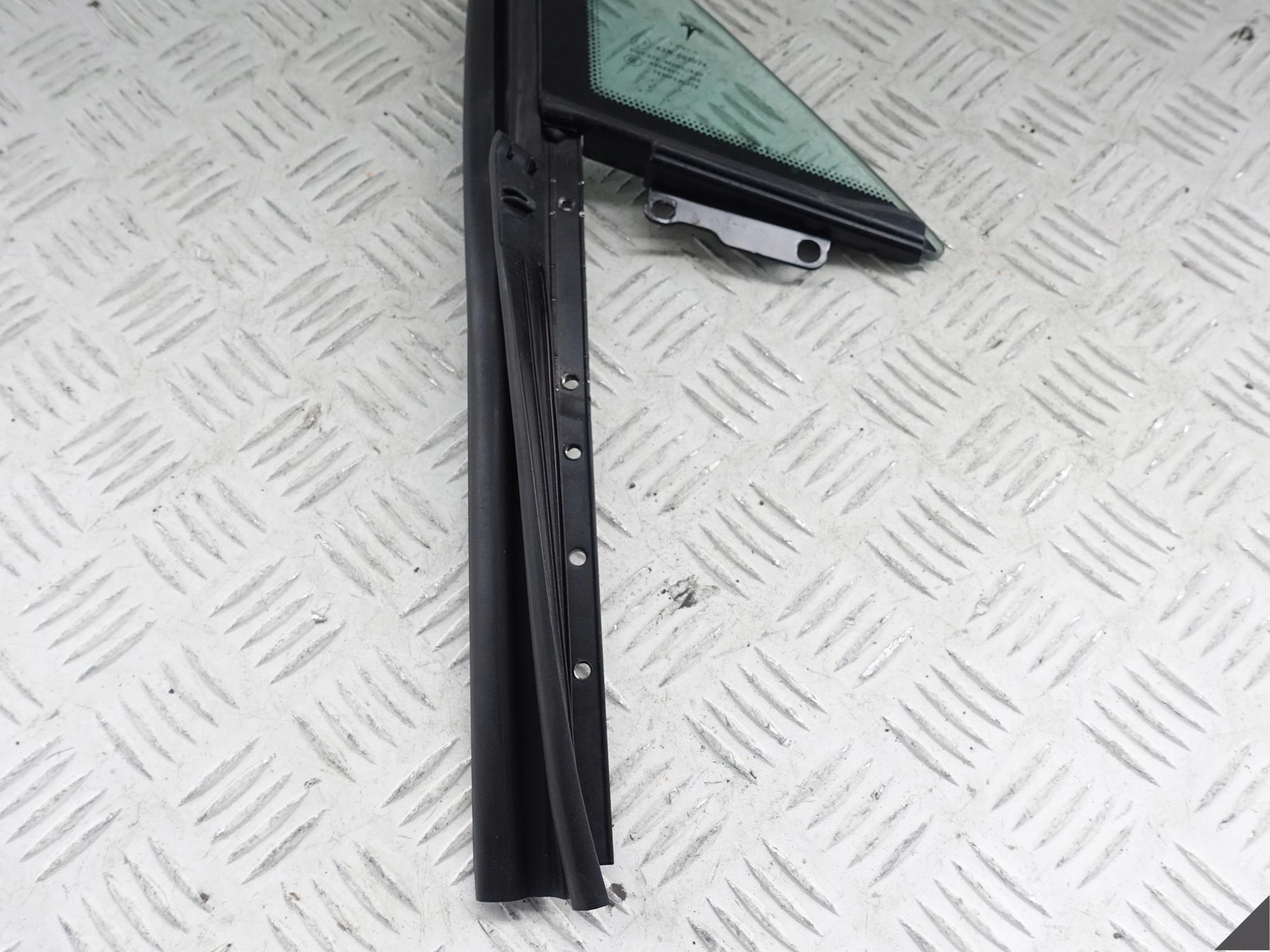 TESLA S TROJKAT side window right front