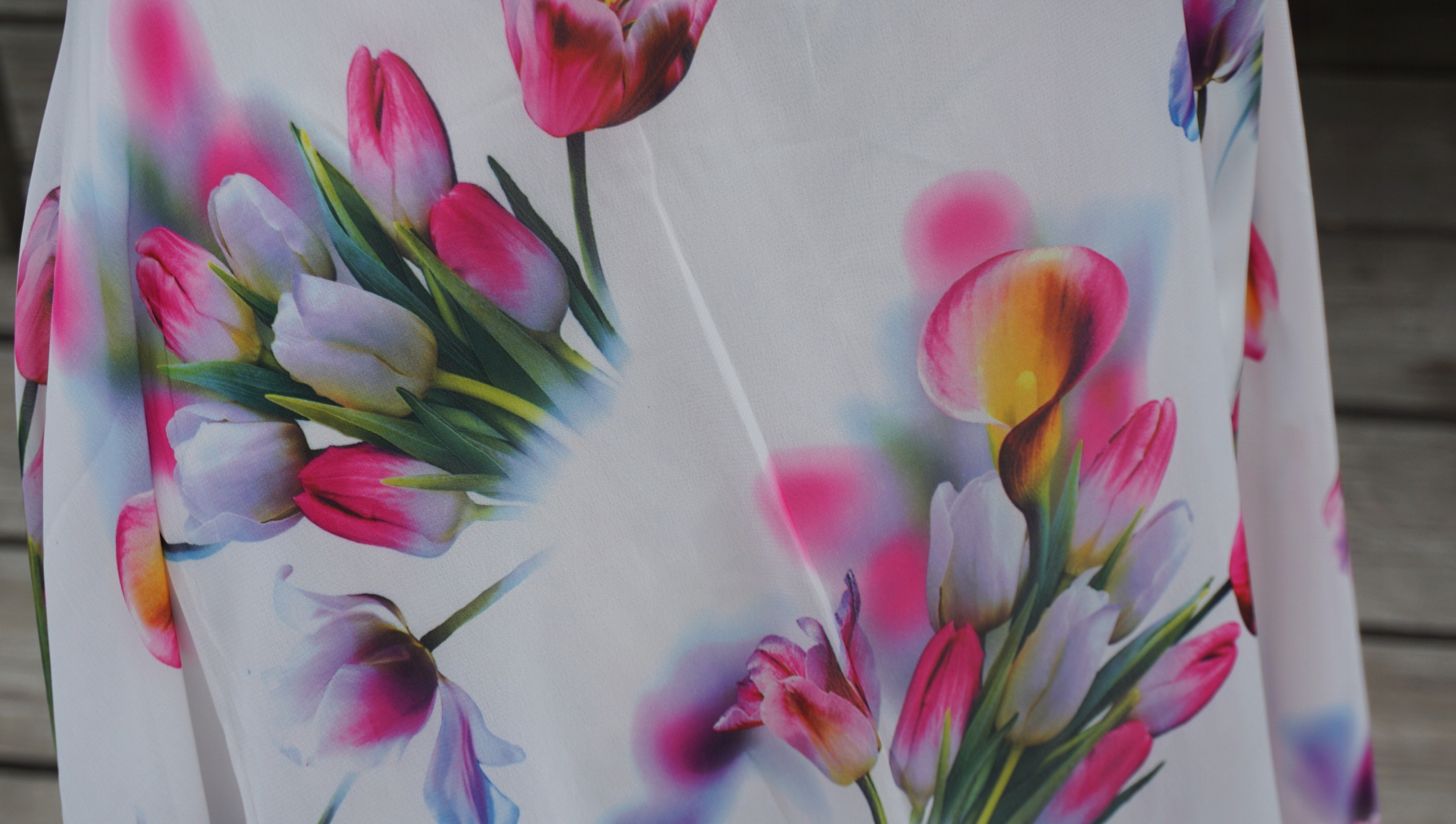 SUKIENKA DŁUGA ZWIEWNA TULIPANY SZEROKI DÓŁ r. 44 Materiał dominujący szyfon