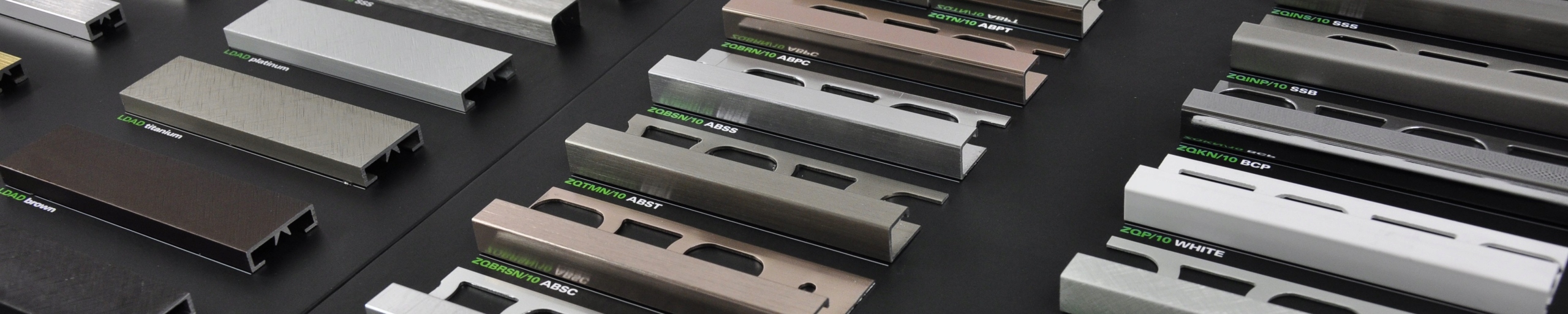 ŚCIENNA LISTWA DEKOR. 25MM RYSY SREBRNA PROFILPAS Szerokość produktu 2.5 cm