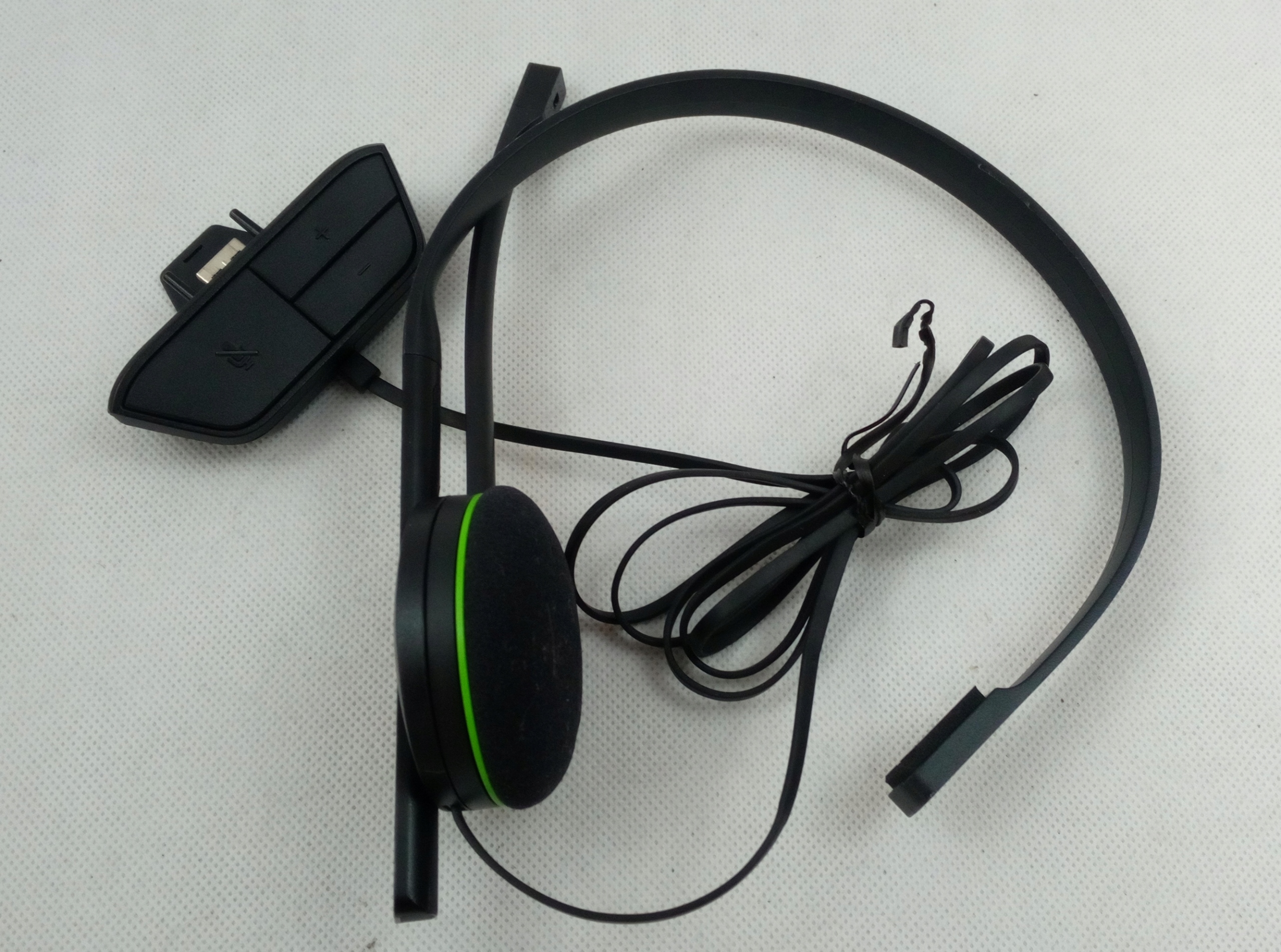SŁUCHAWKA MICROSOFT XBOX ONE CHAT HEADSET 1564 EAN (GTIN) 889842160208