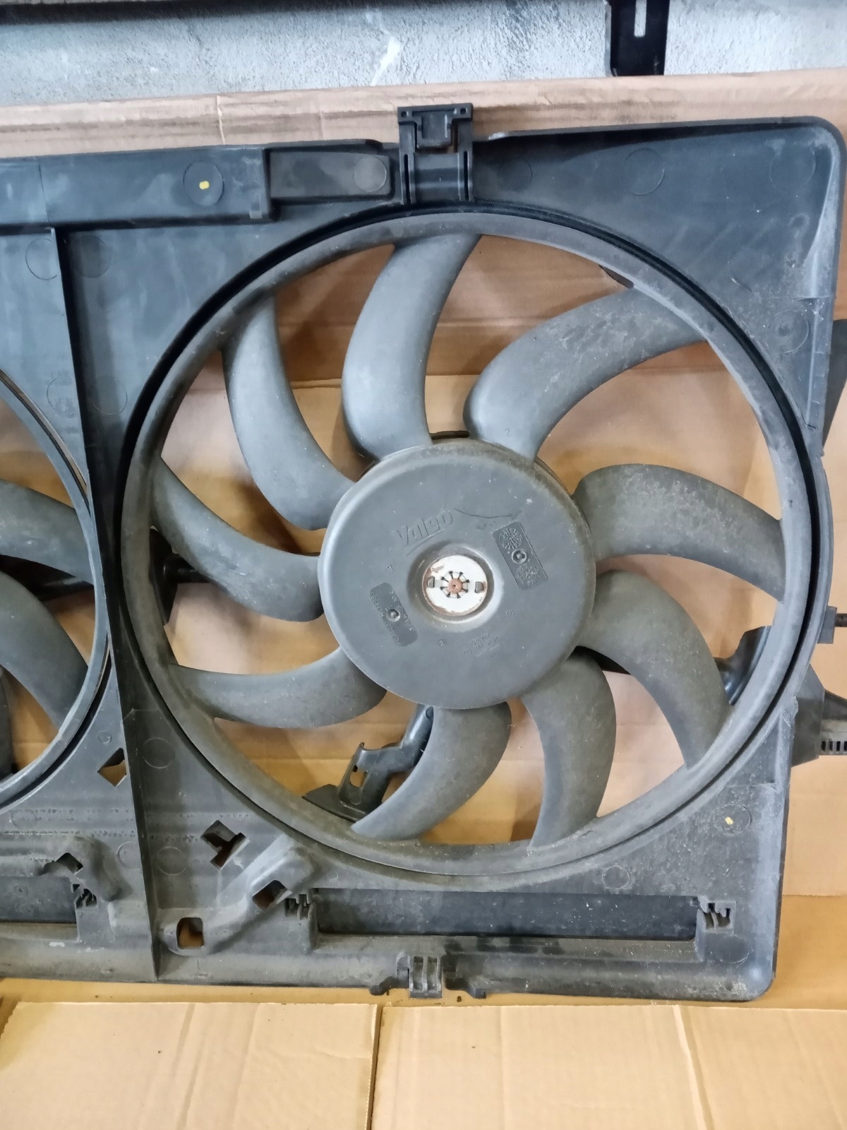AUDI A4 B8 A5 8T Ventilateurs Radiateur 8K0121003M