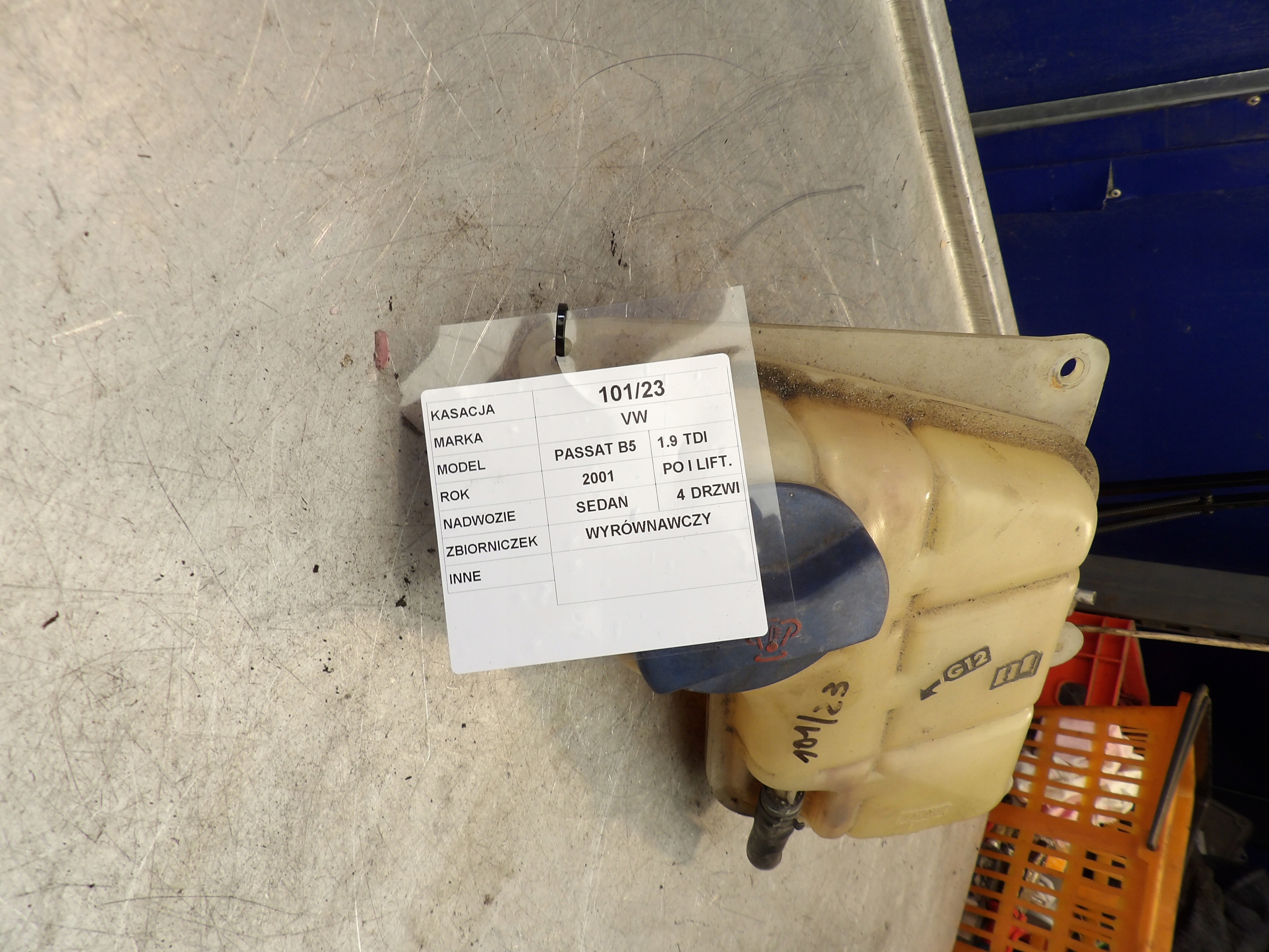 SCHEIBENWASCHBEHÄLTER VW PASSAT B5 1,9TDI 8D0121403