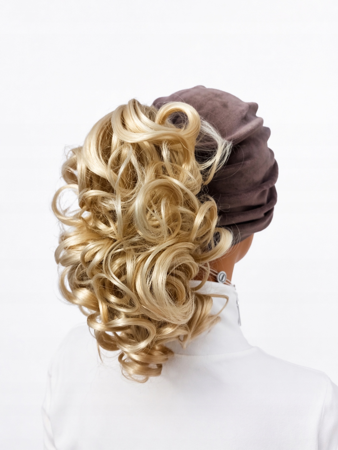 příčesek Veronica dopinka kudrnatá barva teplá blond-Nessaja wigs shop