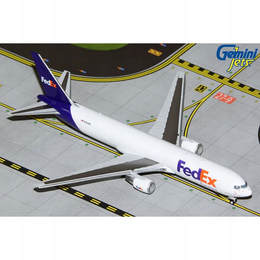 Model Boeing B767-300F Fedex N104FE 1:400