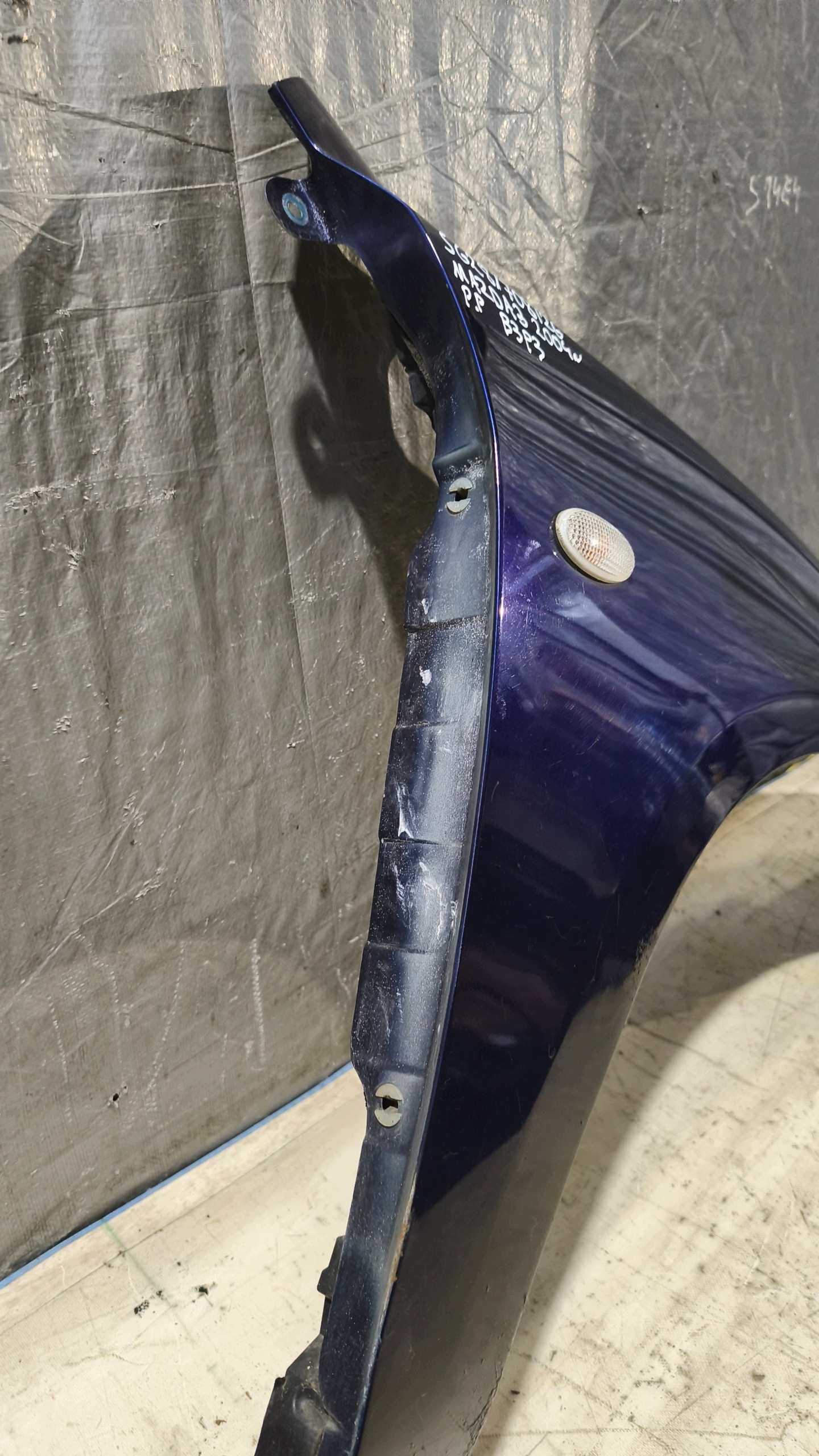 fender right front MAZDA 3 BK 2004r