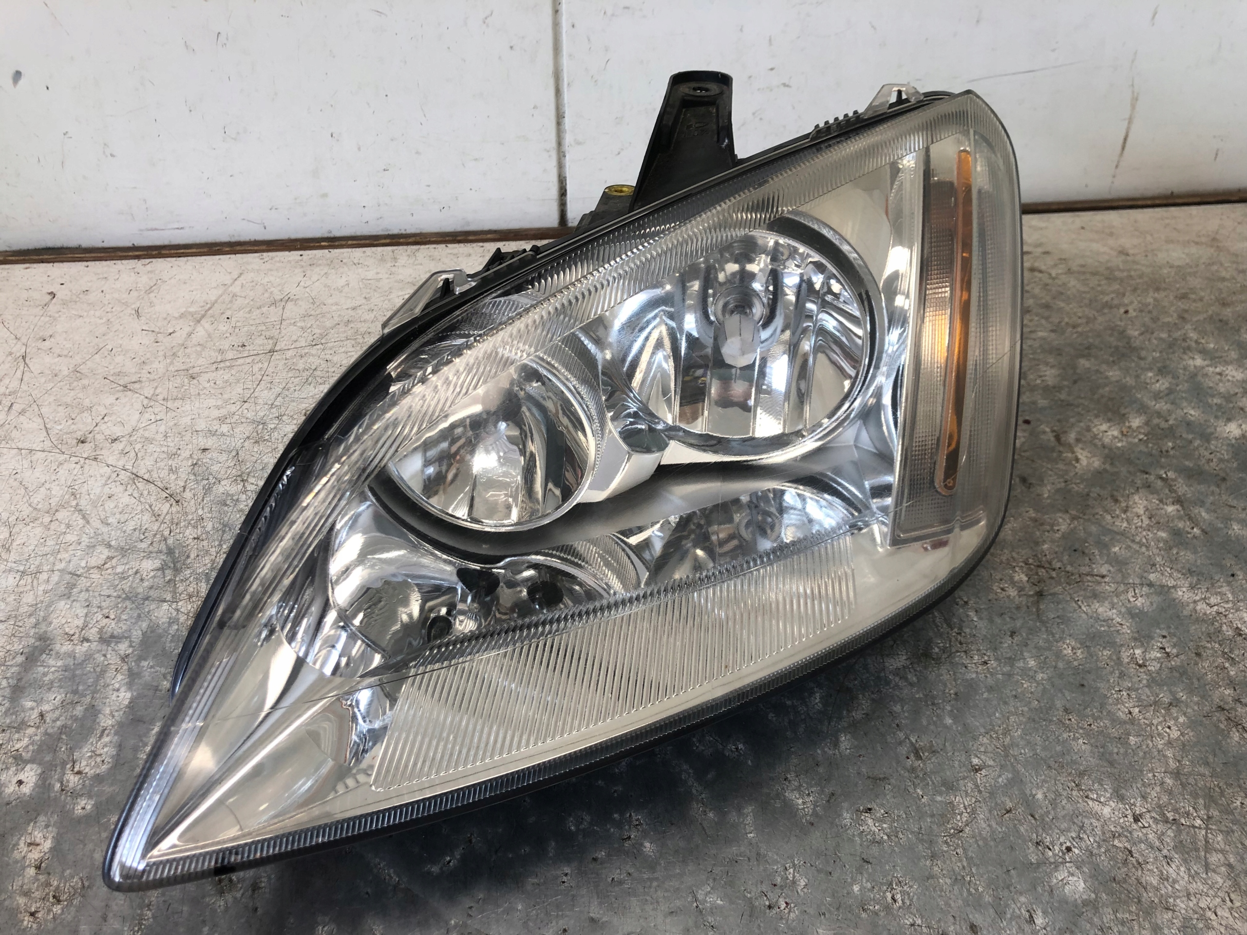 light left front FORD C-MAX